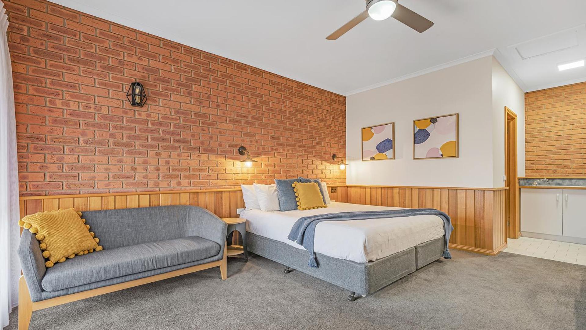 Deluxe King Room photo 3