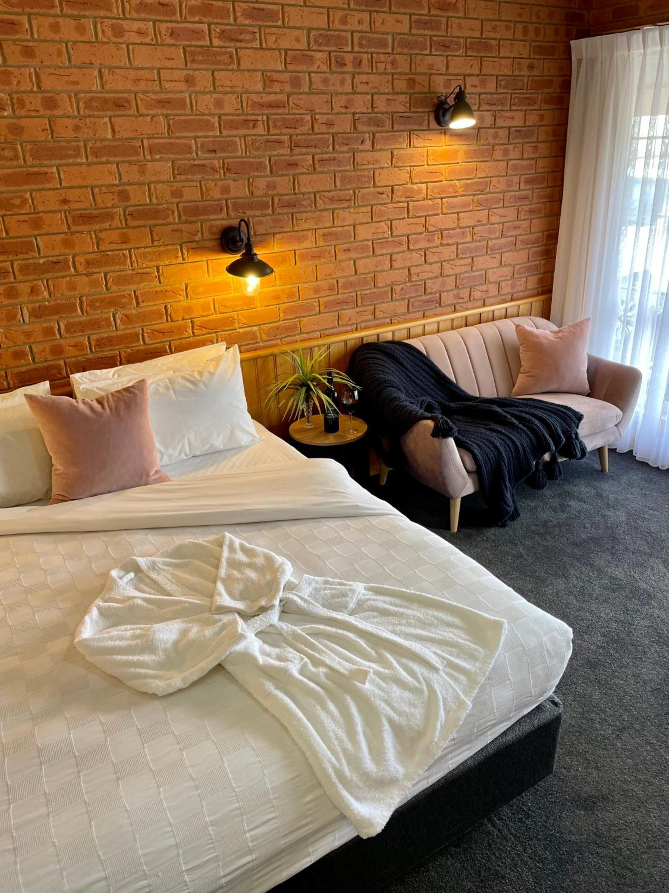 Deluxe King Room photo 2
