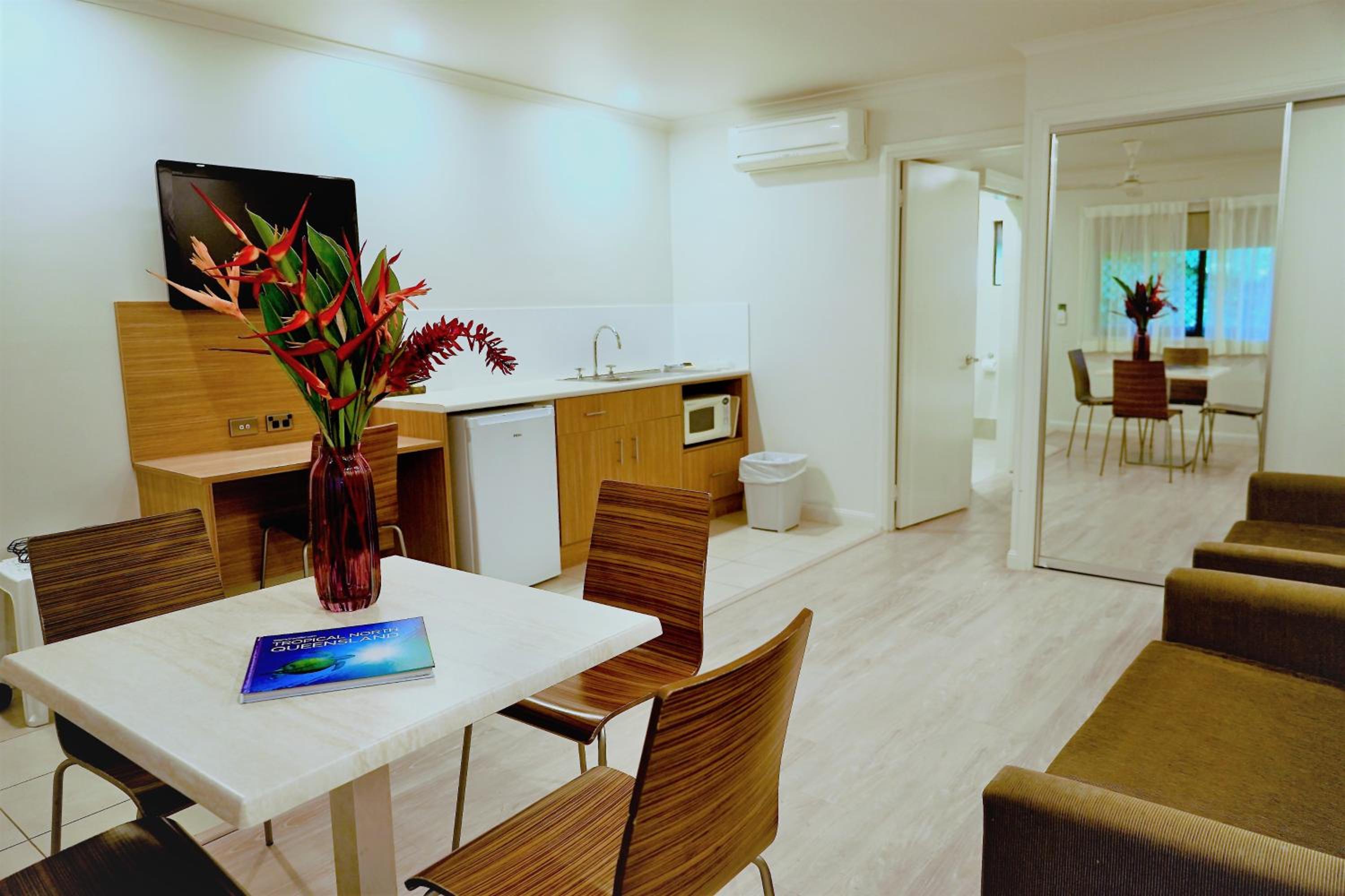 Studio FAMILY Room (2 Sofa Beds & Kitchenette) - Photo 6