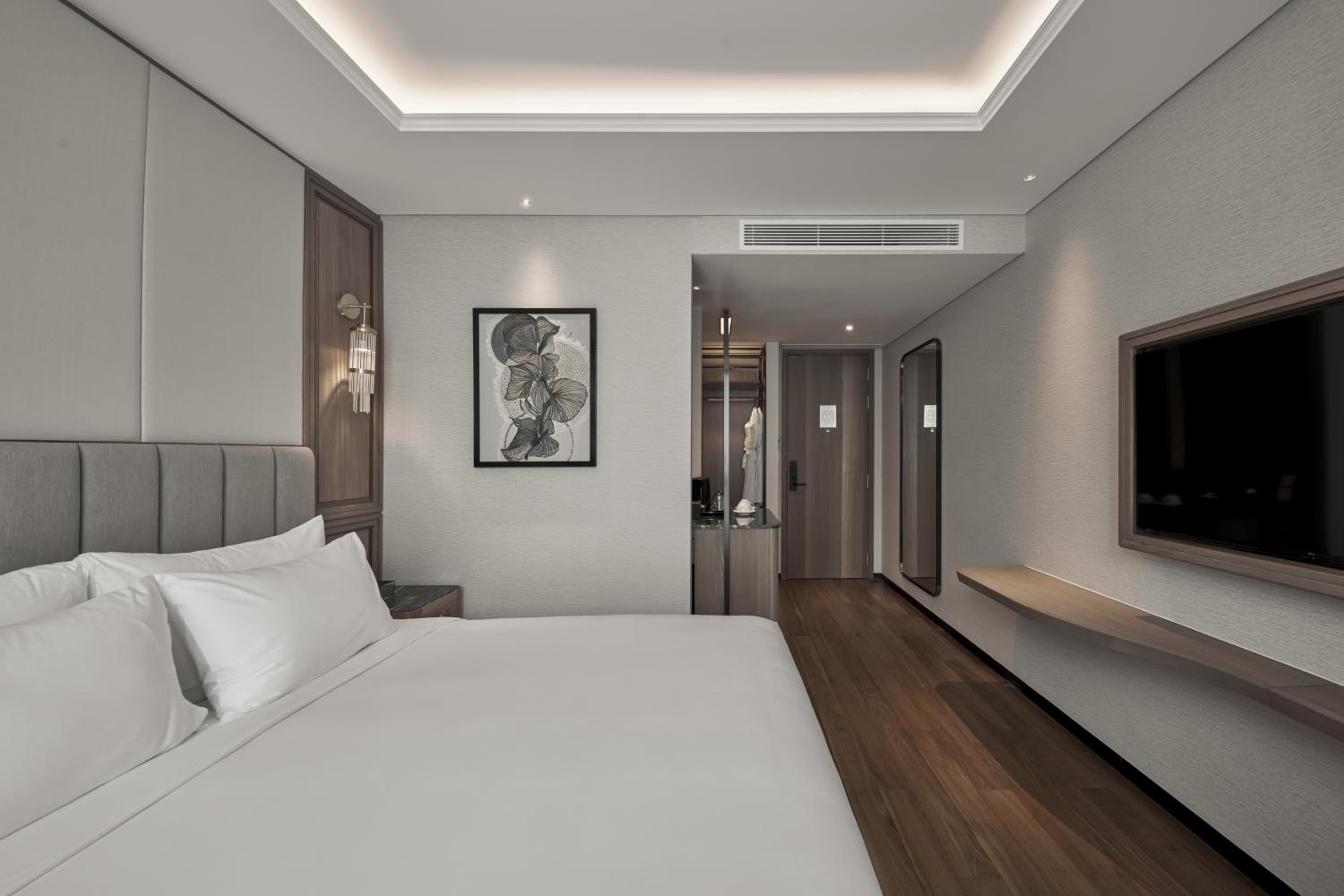 Deluxe King Room photo 3