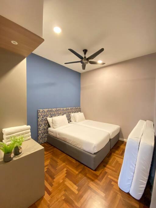 Three-Bedroom Apartment - Photo 19