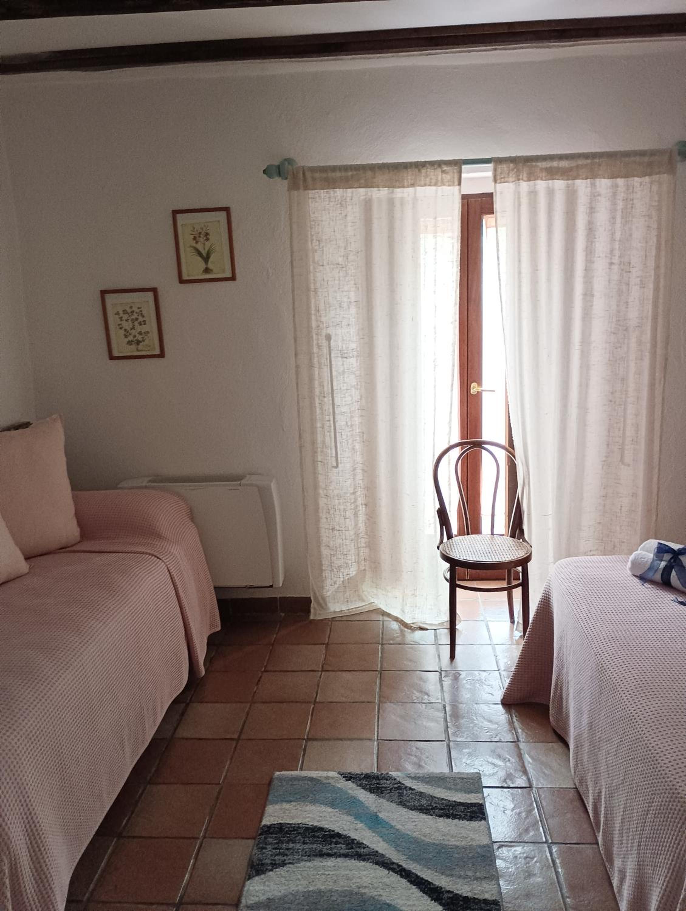 Double Room with Private Bathroom photo 2