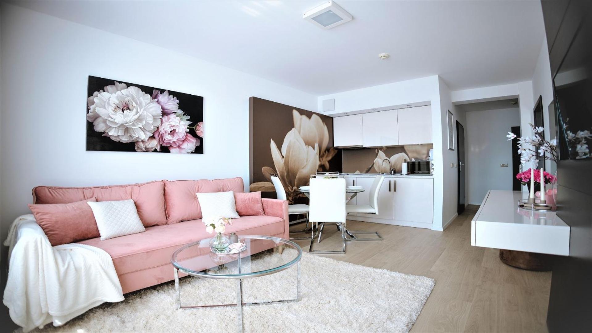 One-Bedroom Apartment with Shower - Photo 1