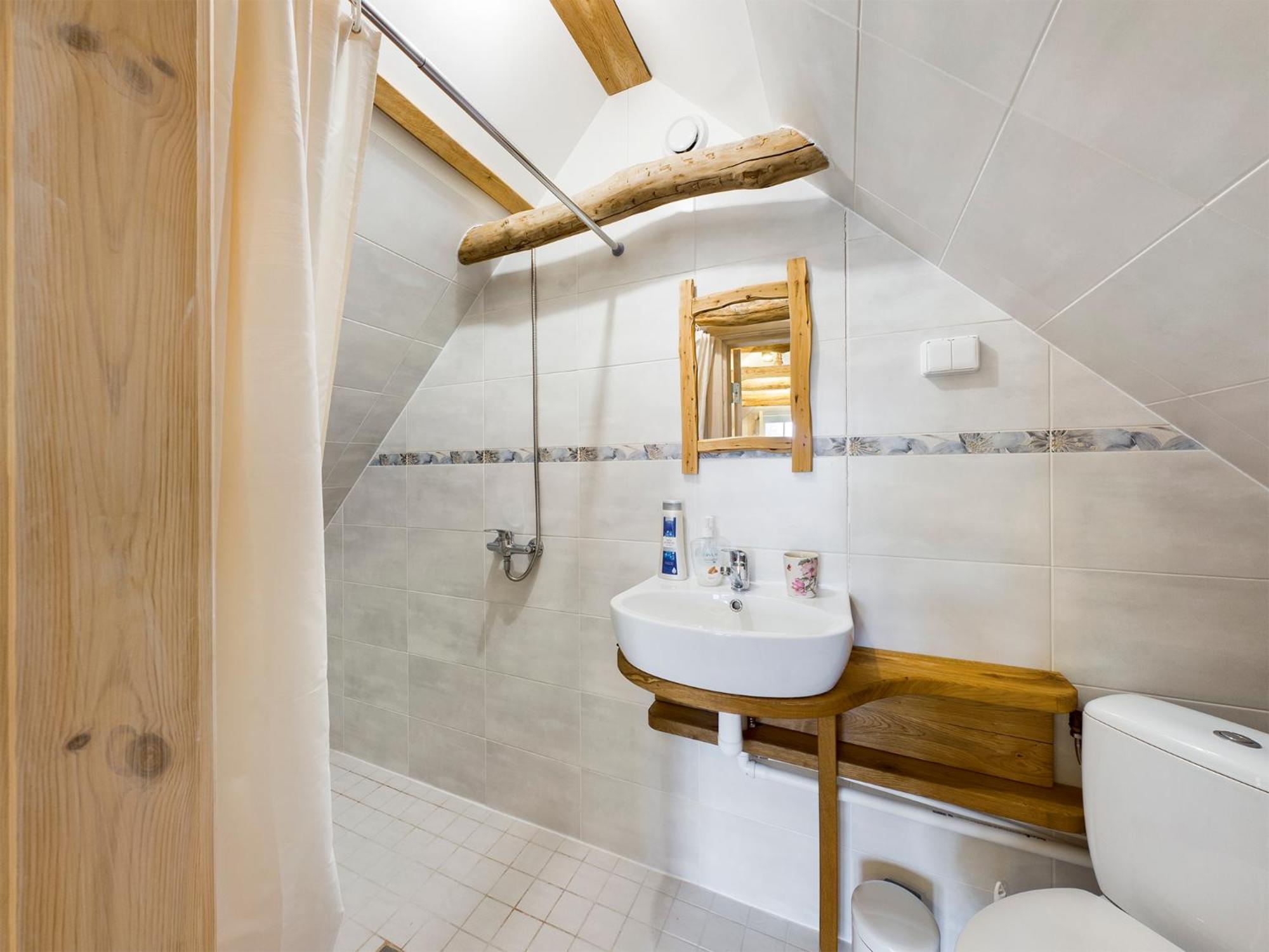 Deluxe Double Room with Balcony - Photo 5
