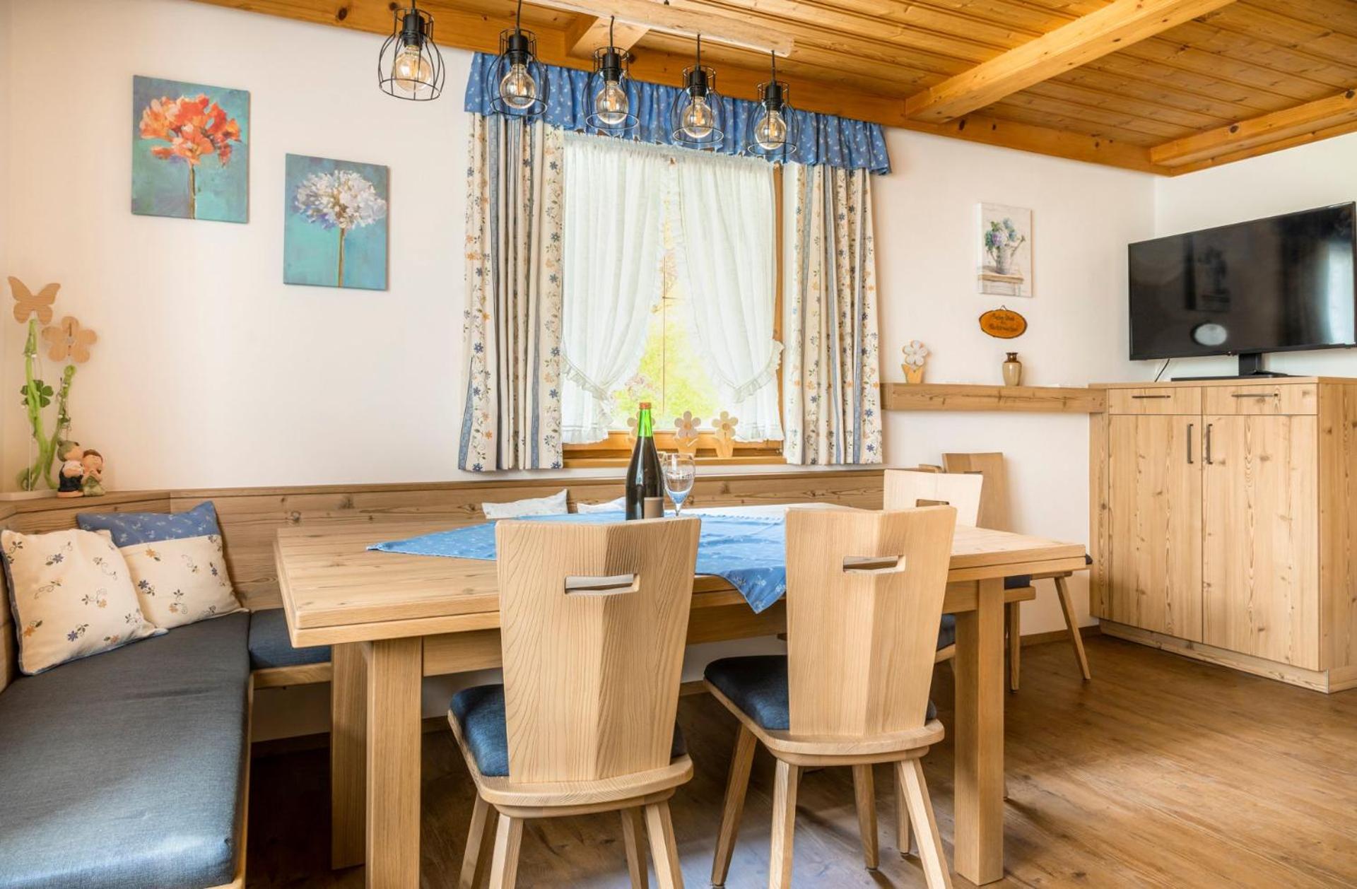 Comfort Three-Bedroom Apartment with Balcony photo 2