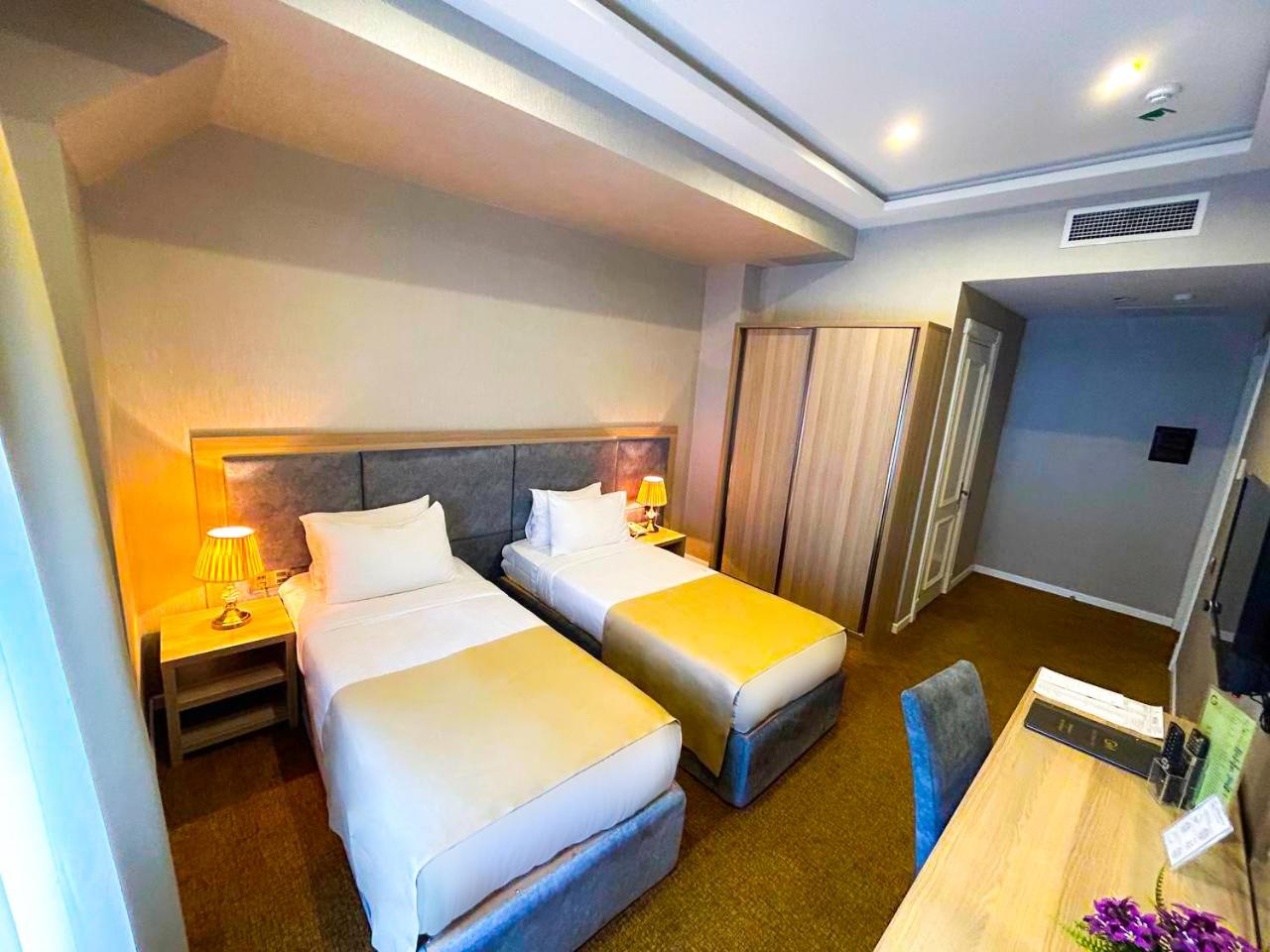 Standard Double or Twin Room - Photo 9