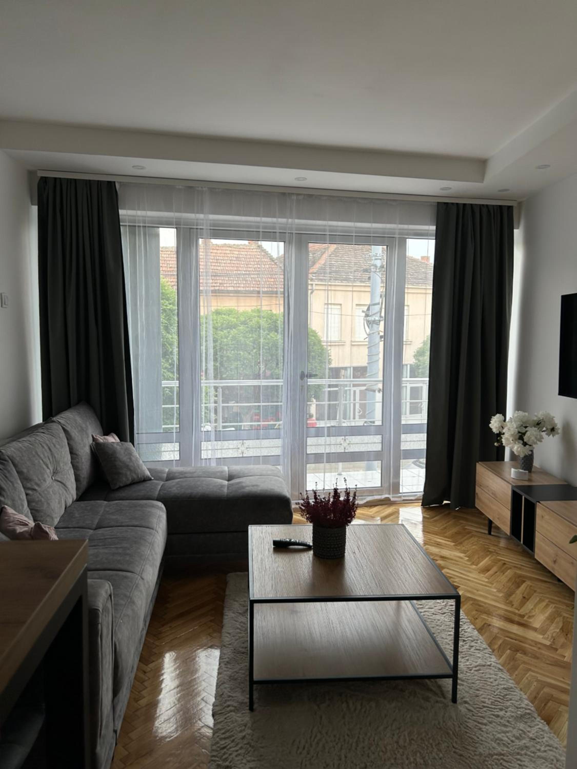 One-Bedroom Apartment photo 2