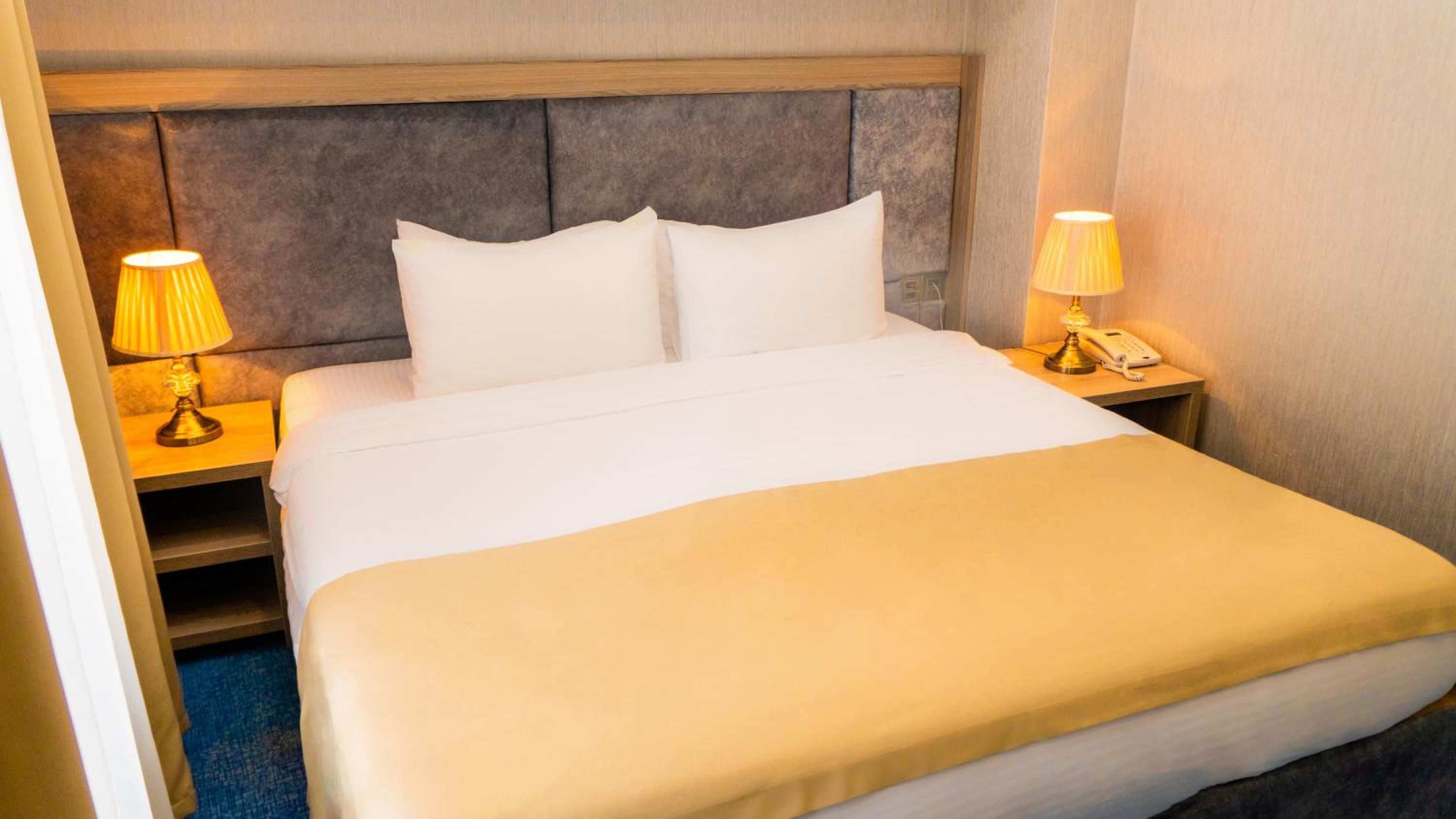 Standard Double or Twin Room - Photo 12
