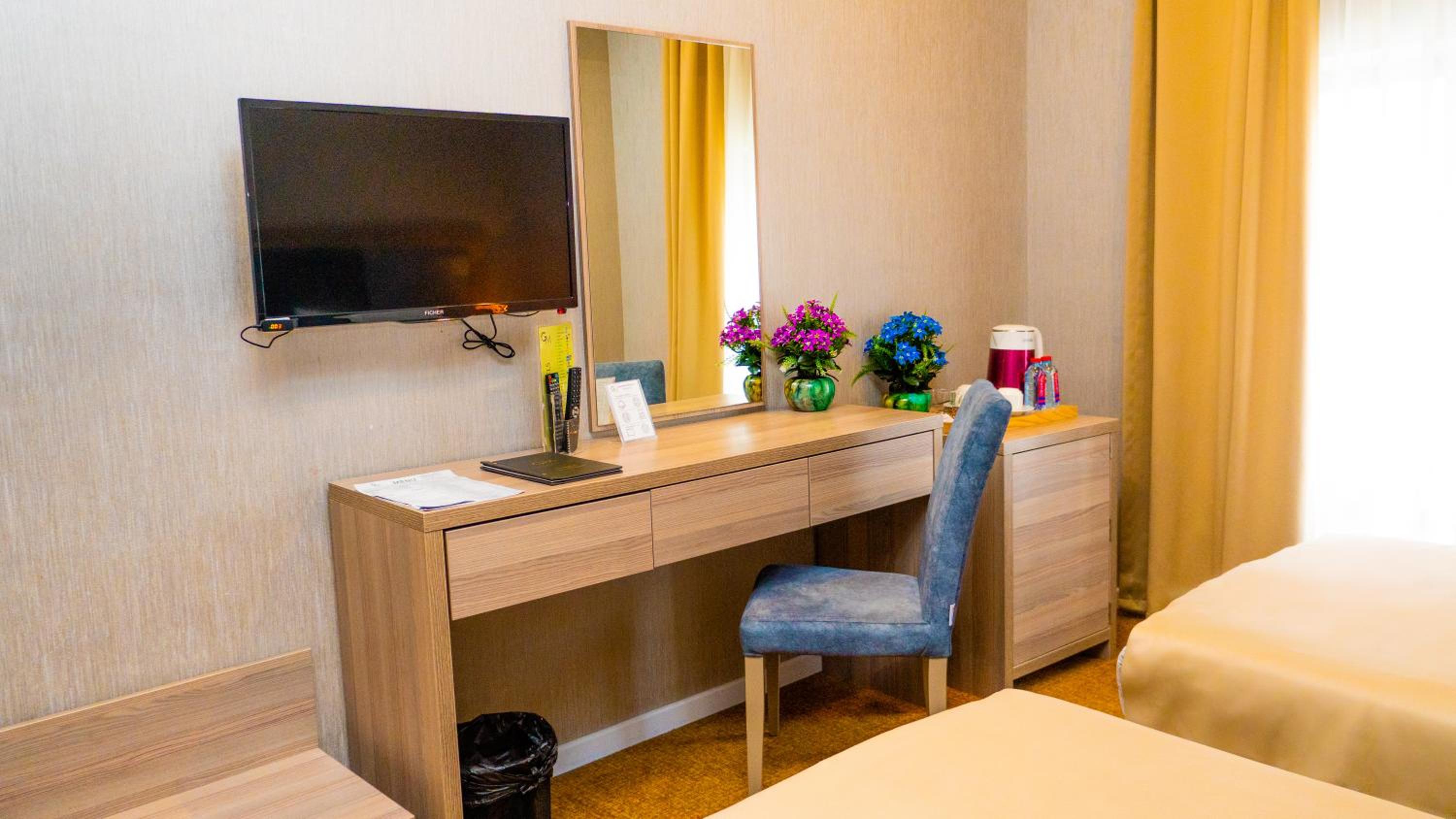 Standard Double or Twin Room - Photo 13
