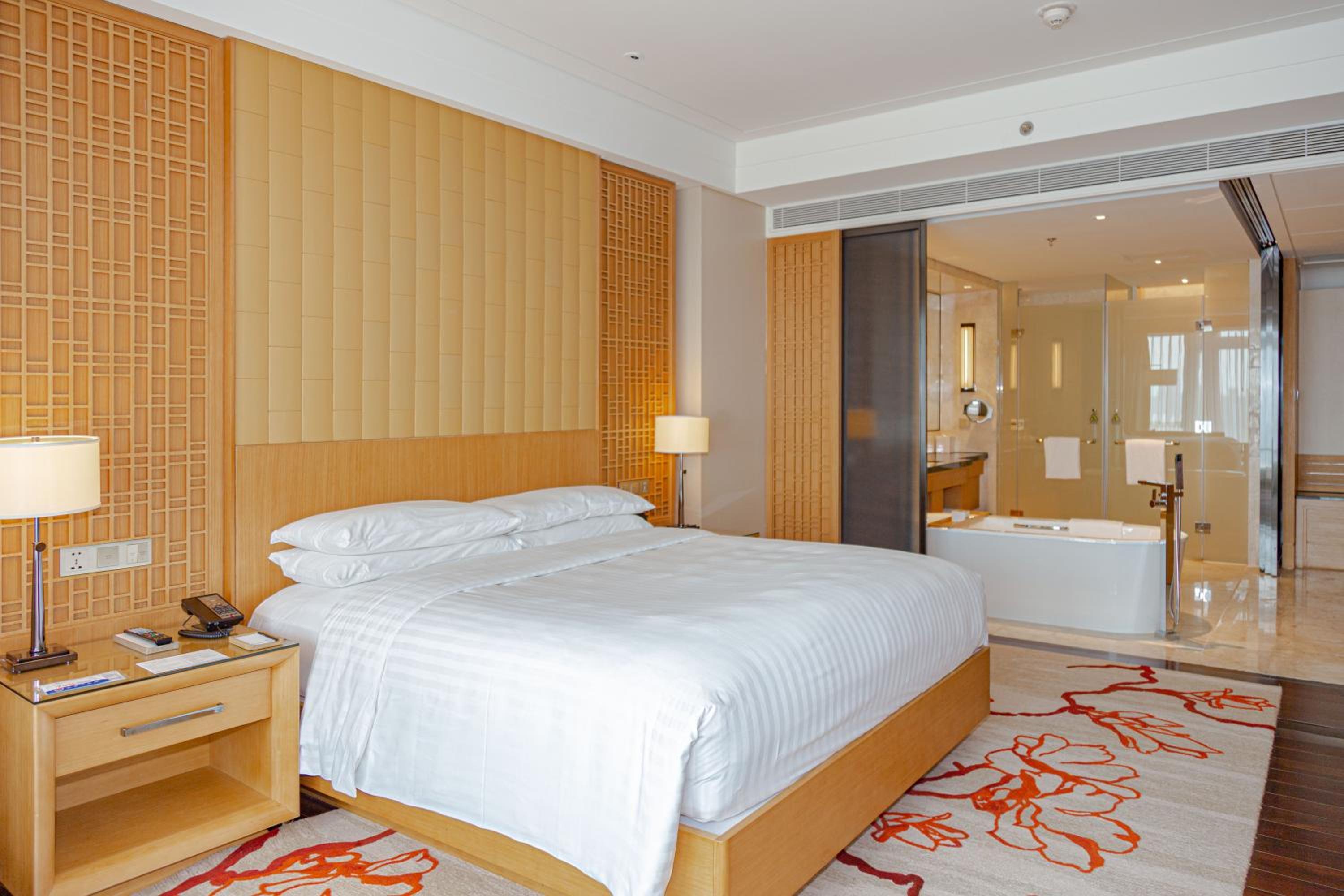 Executive lounge access, Executive Suite, 1 King, Ocean view photo 1