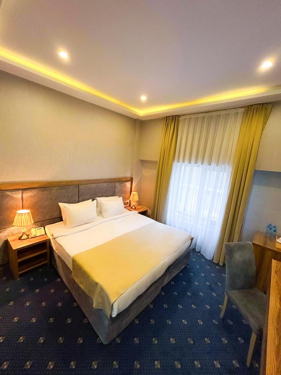 Standard Double or Twin Room - Photo 2