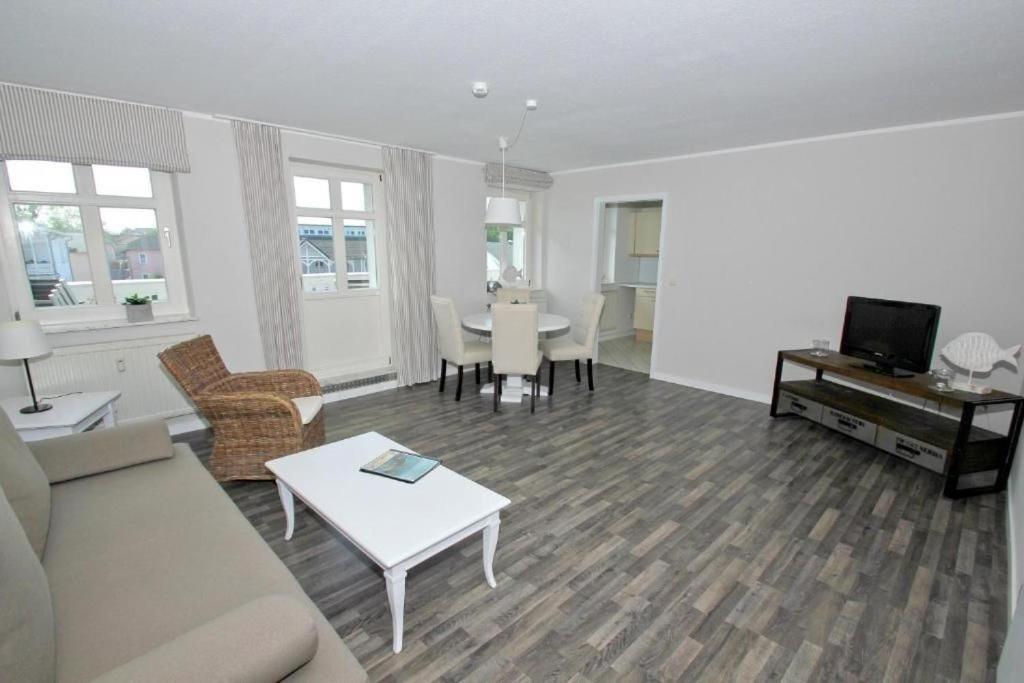 Two-Bedroom Apartment with Balcony photo 1