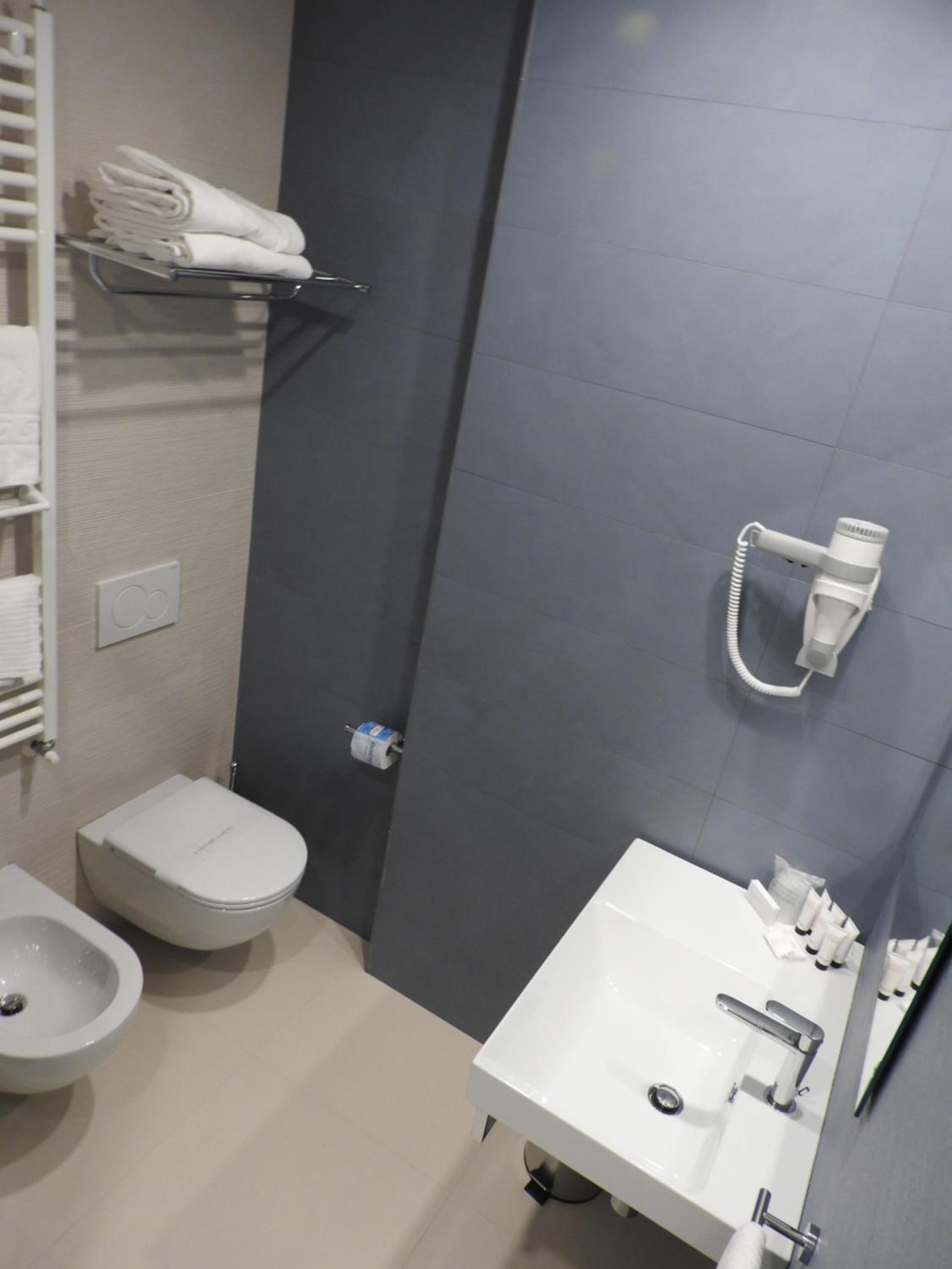 Double Room with Balcony - Photo 5