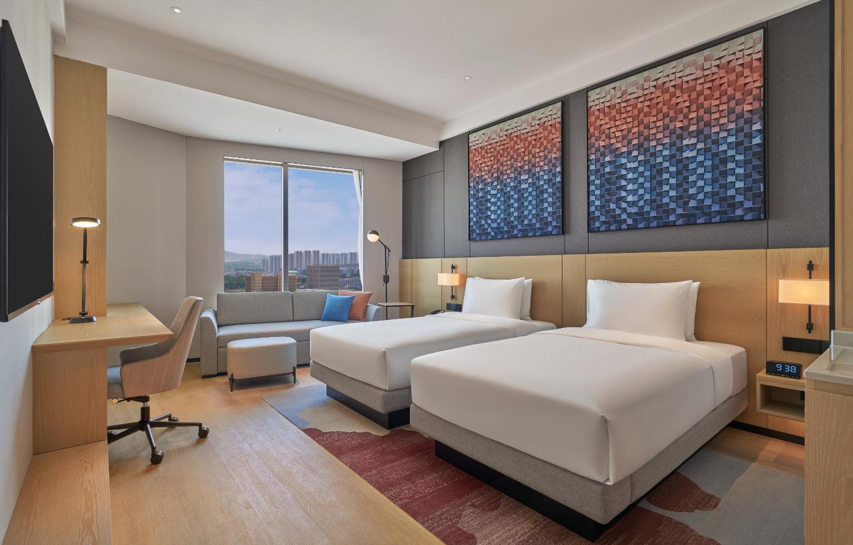 Twin Room with Two Twin Beds and Sofa Bed photo 2