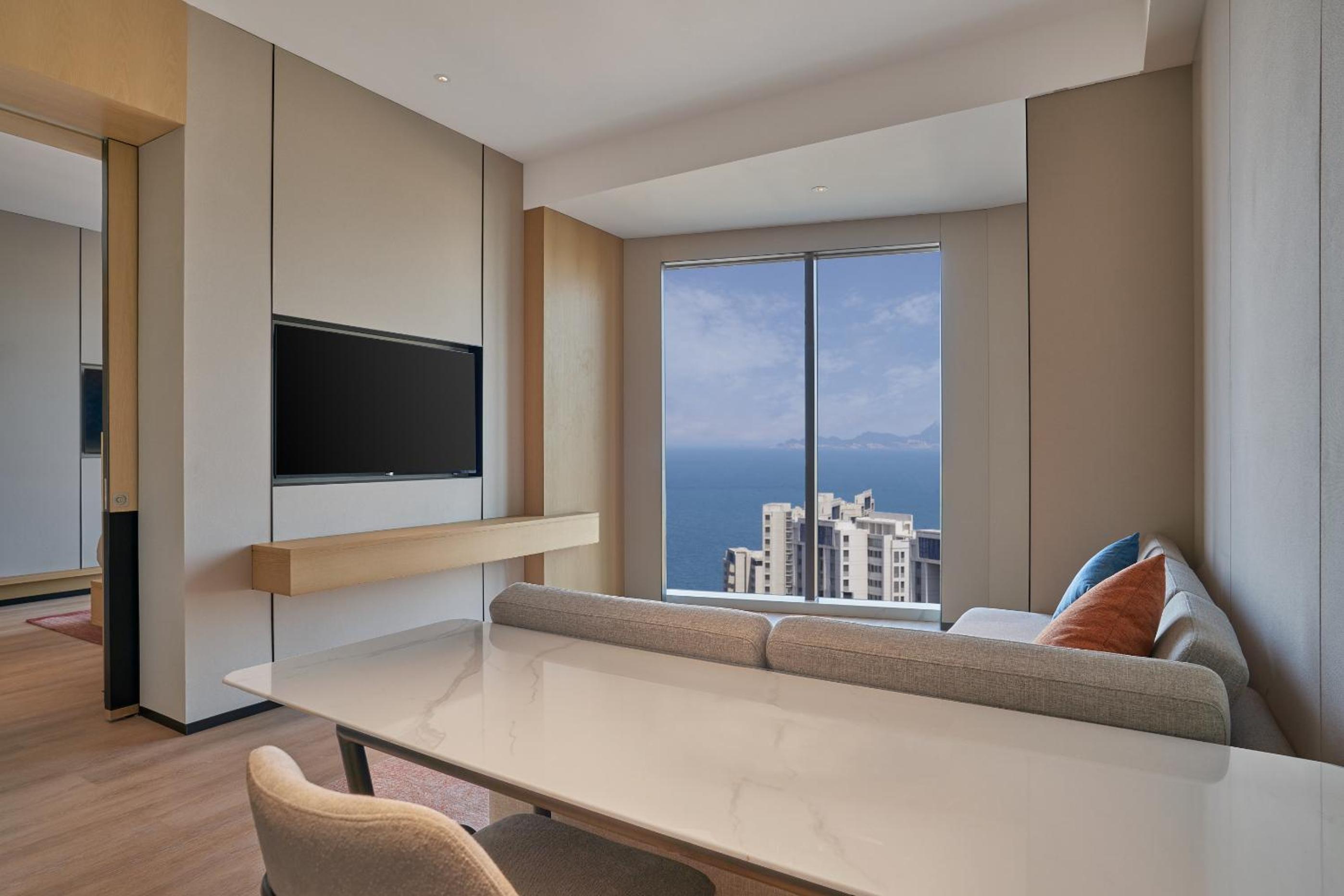 Family King Suite with Ocean View photo 3