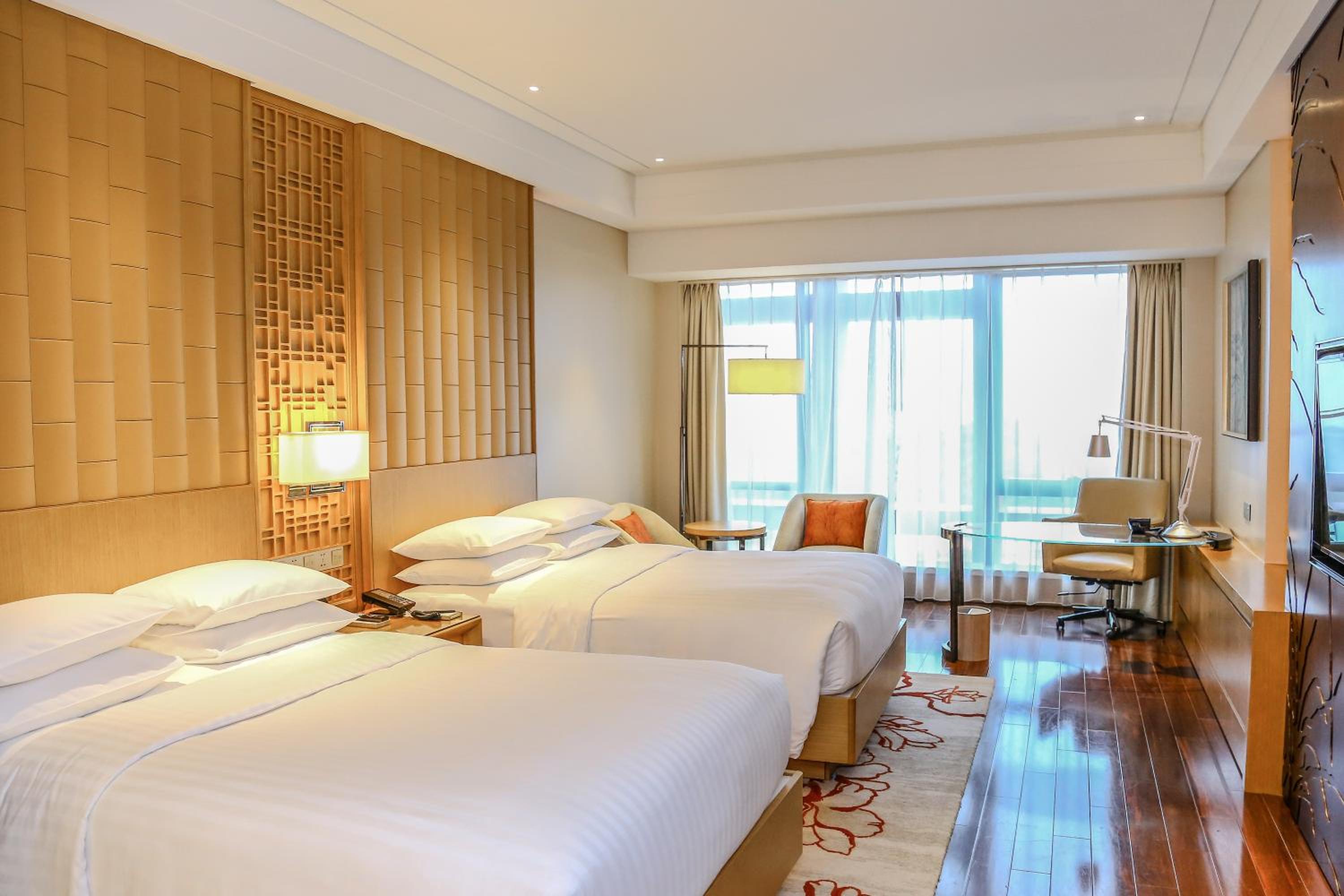Club Deluxe Ocean Twin, Executive level, Guest room