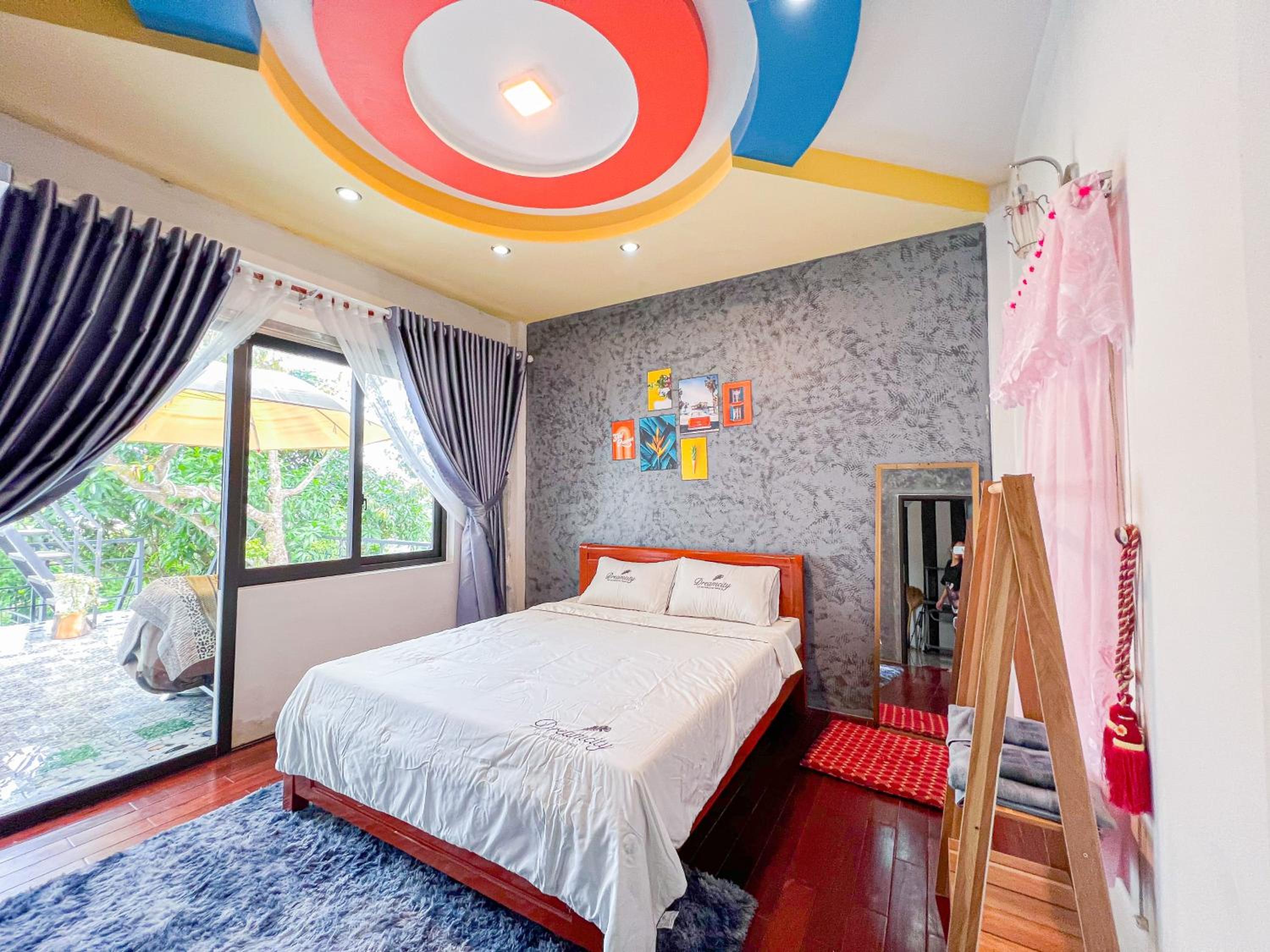 Deluxe Double Room with Balcony - Photo 9