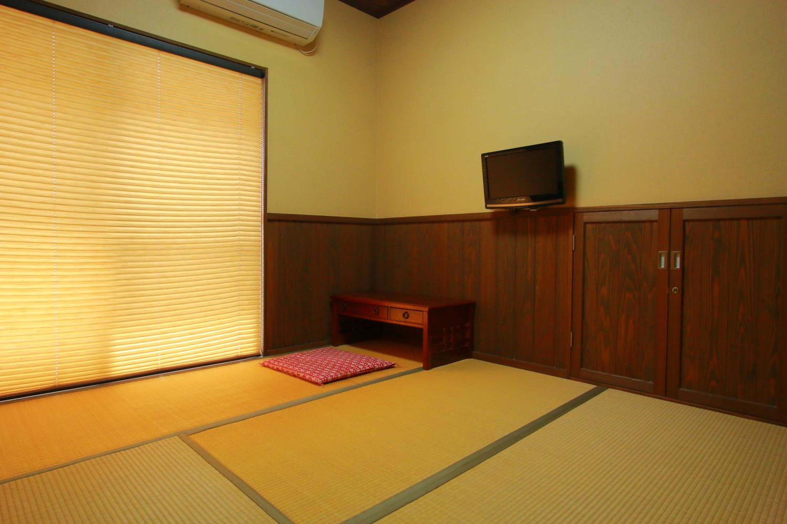 Japanese-Style Budget Room with Shared Bathroom photo 1