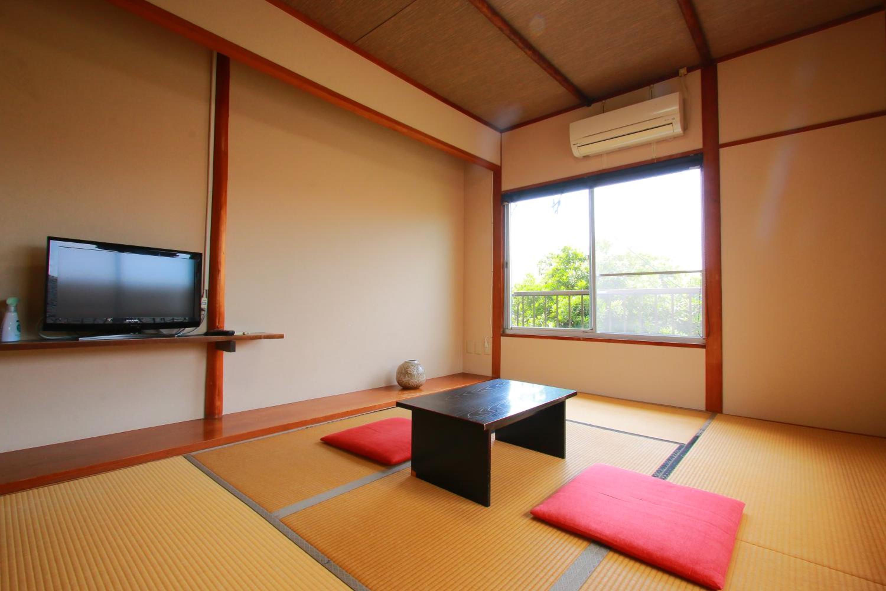 Economy Japanese-Style Twin Room with Shared Bathroom photo 1