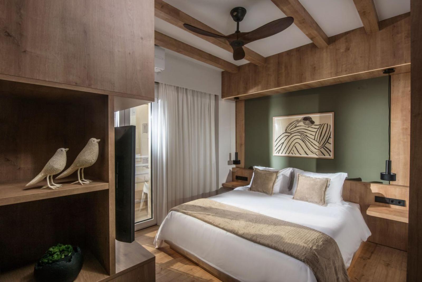Deluxe King Suite