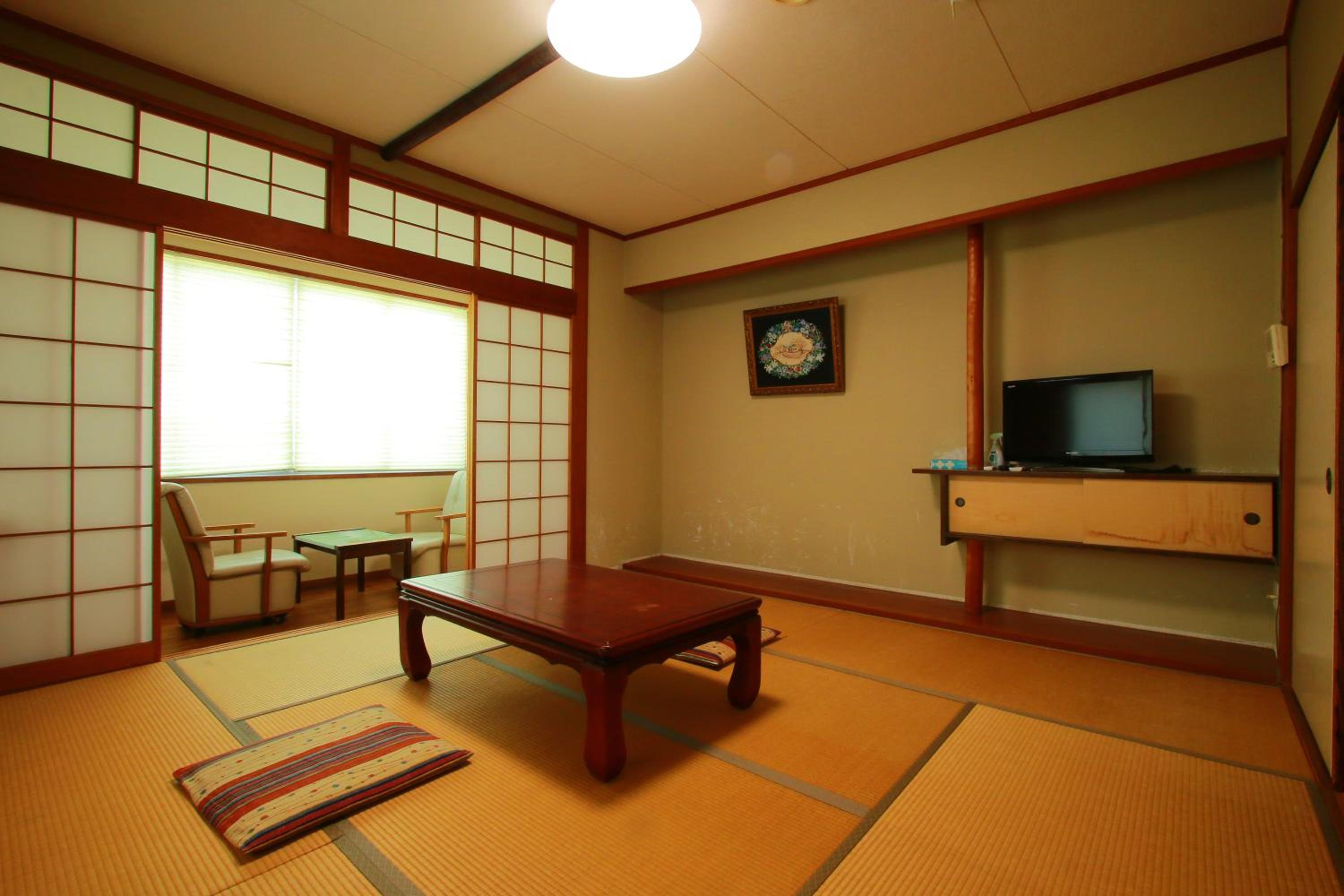 Japanese-Style Triple Room with Shared Bathroom photo 3