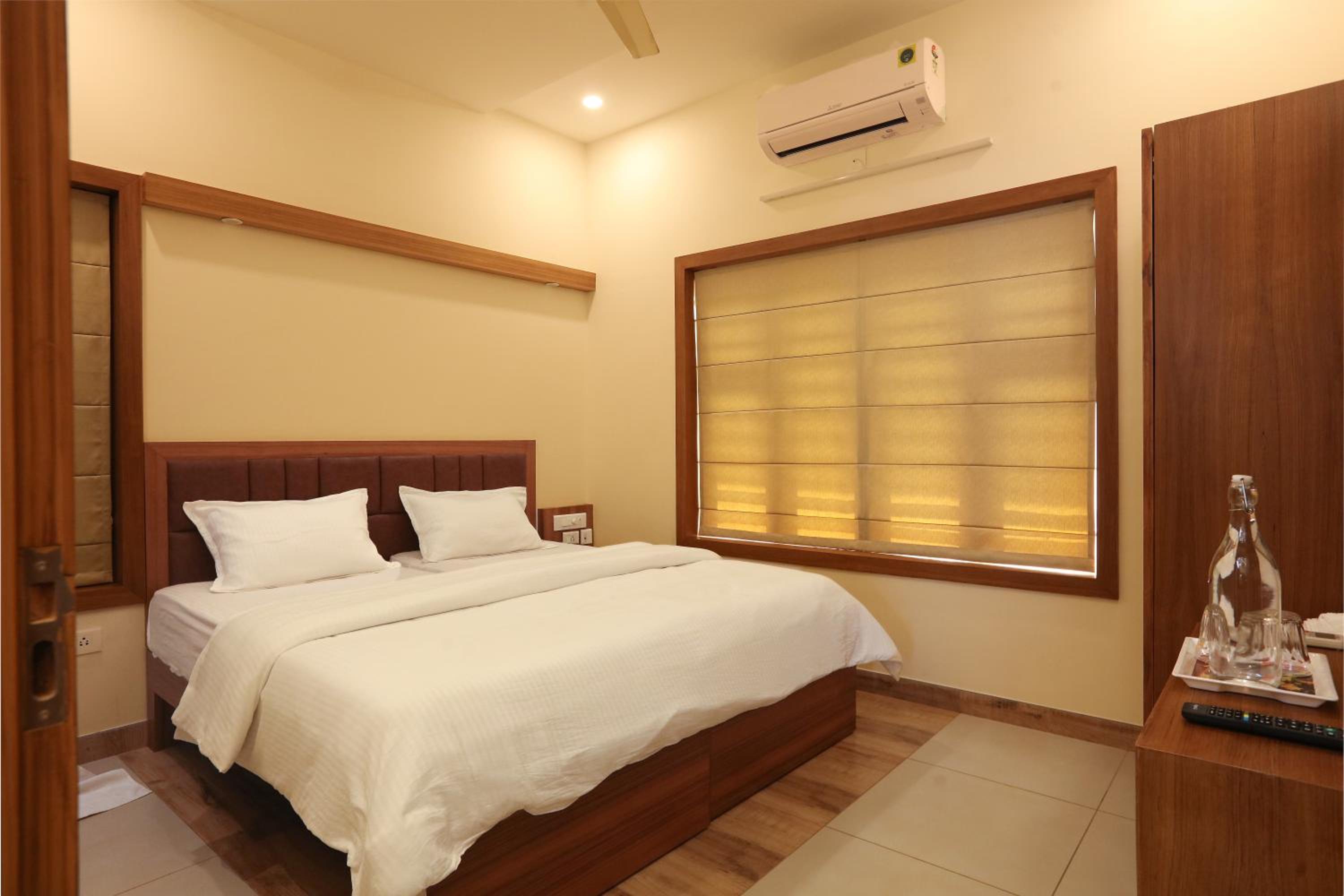 Double Room with Private Bathroom - Photo 2