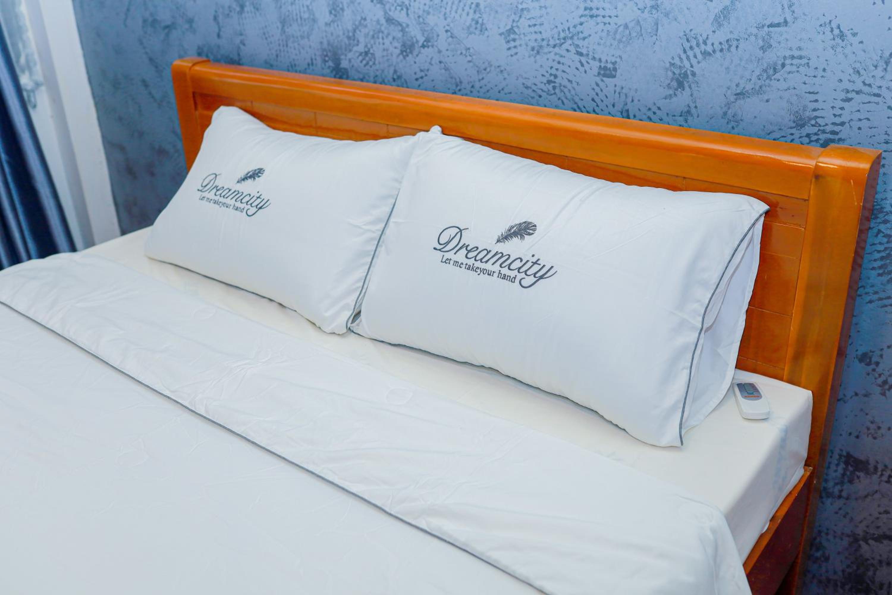 Deluxe Double Room with Balcony - Photo 8