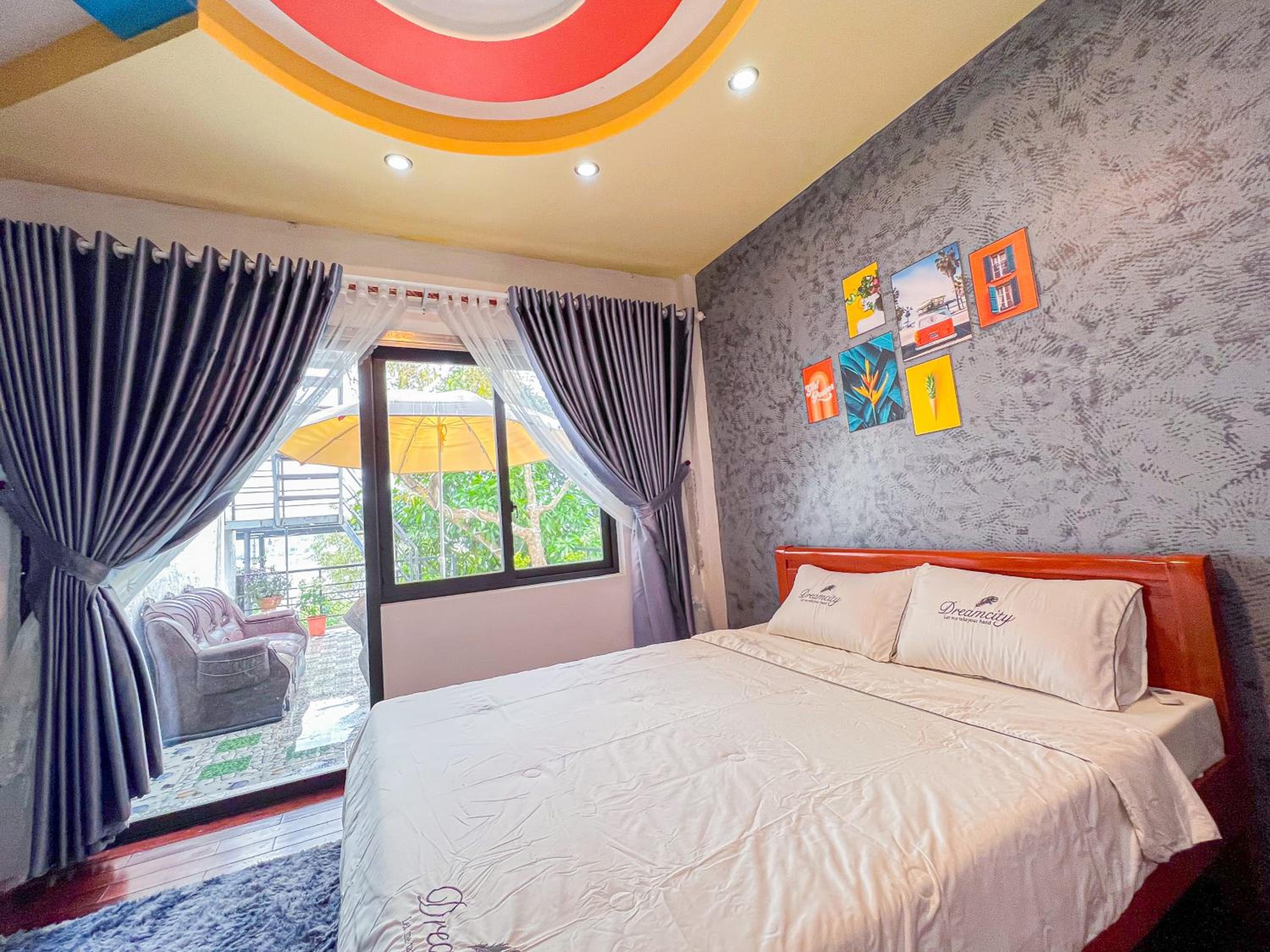 Deluxe Double Room with Balcony - Photo 1