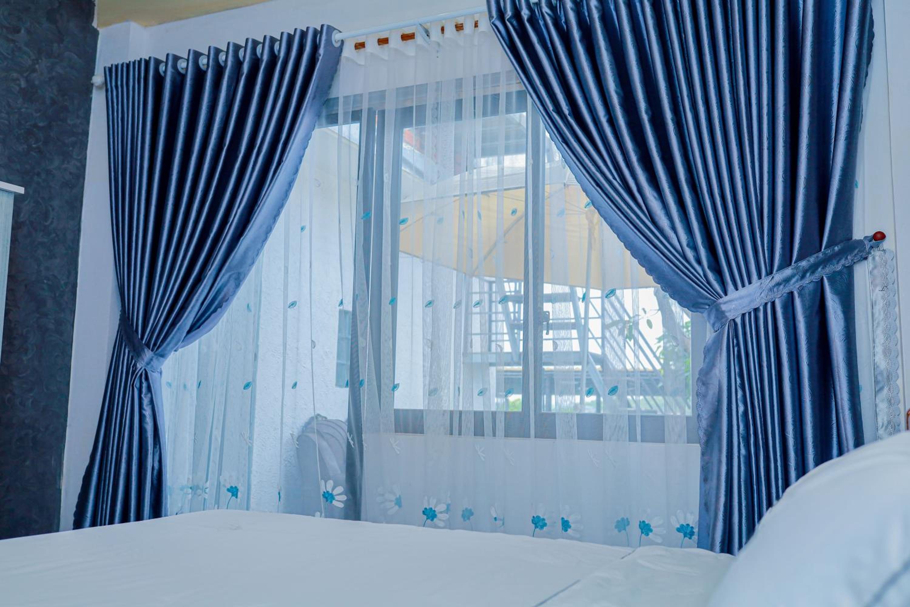 Deluxe Double Room with Balcony - Photo 4