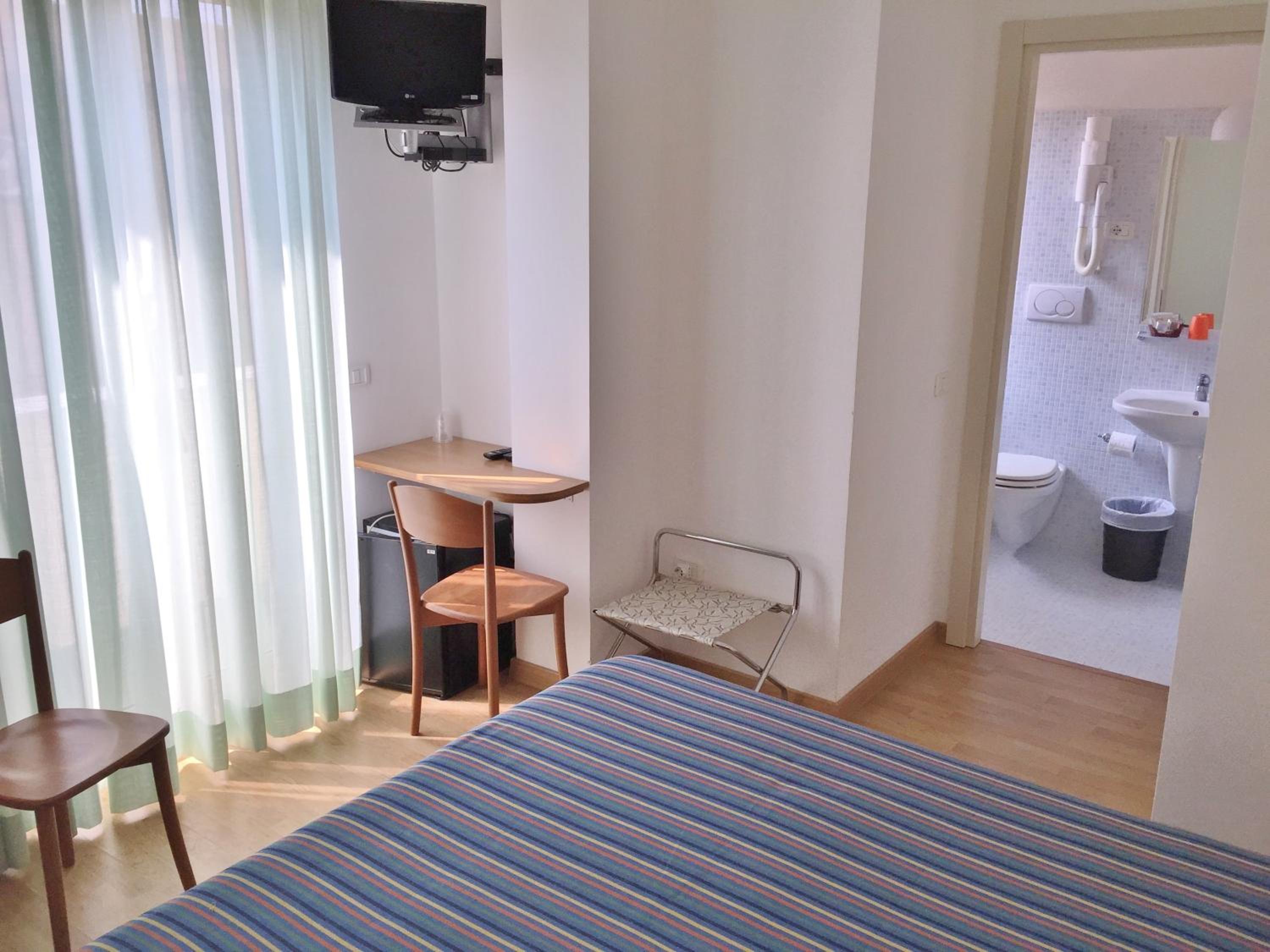 Classic Double or Twin Room photo 3