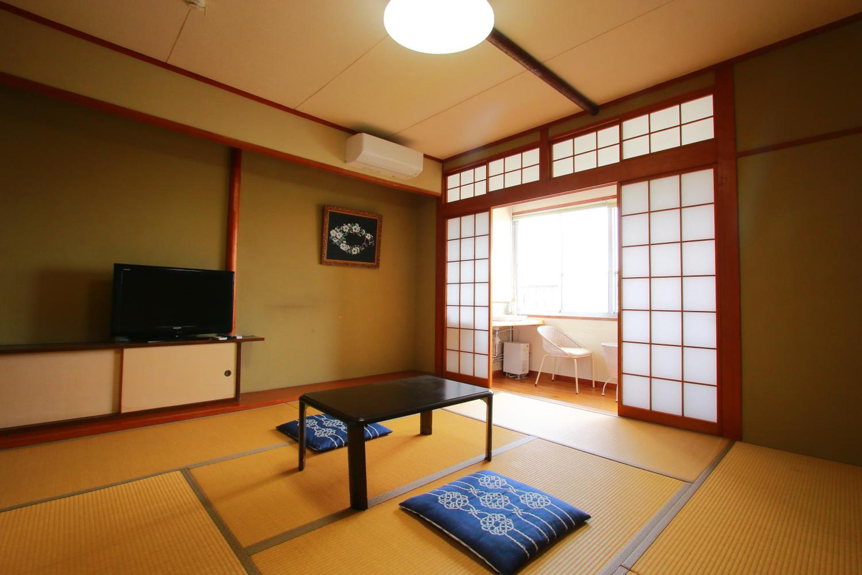 Japanese-Style Triple Room with Shared Bathroom photo 1