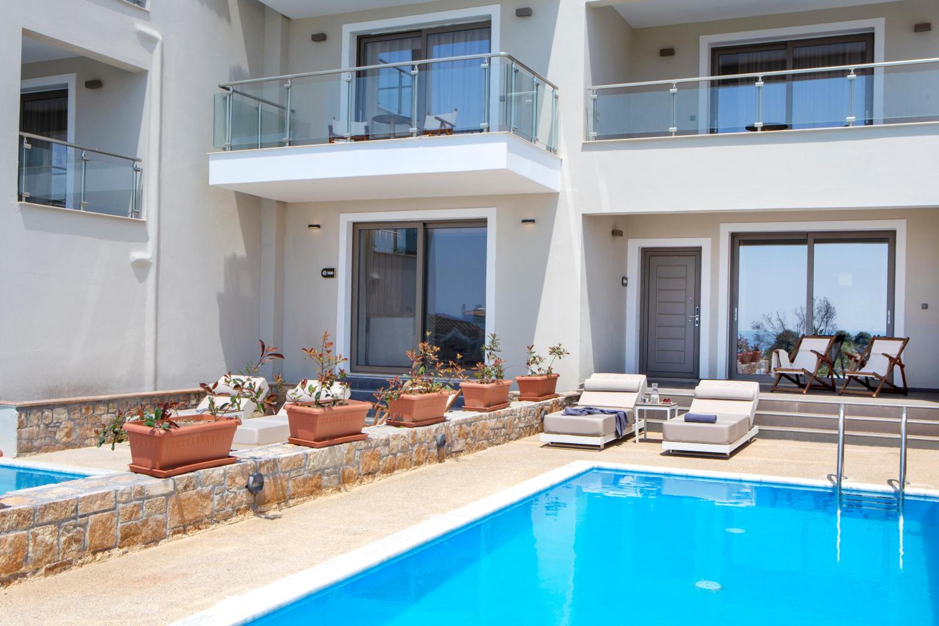 EXECUTIVE BUNGALOW SUITE SEA VIEW WITH PRIVATE POOL - Photo 2