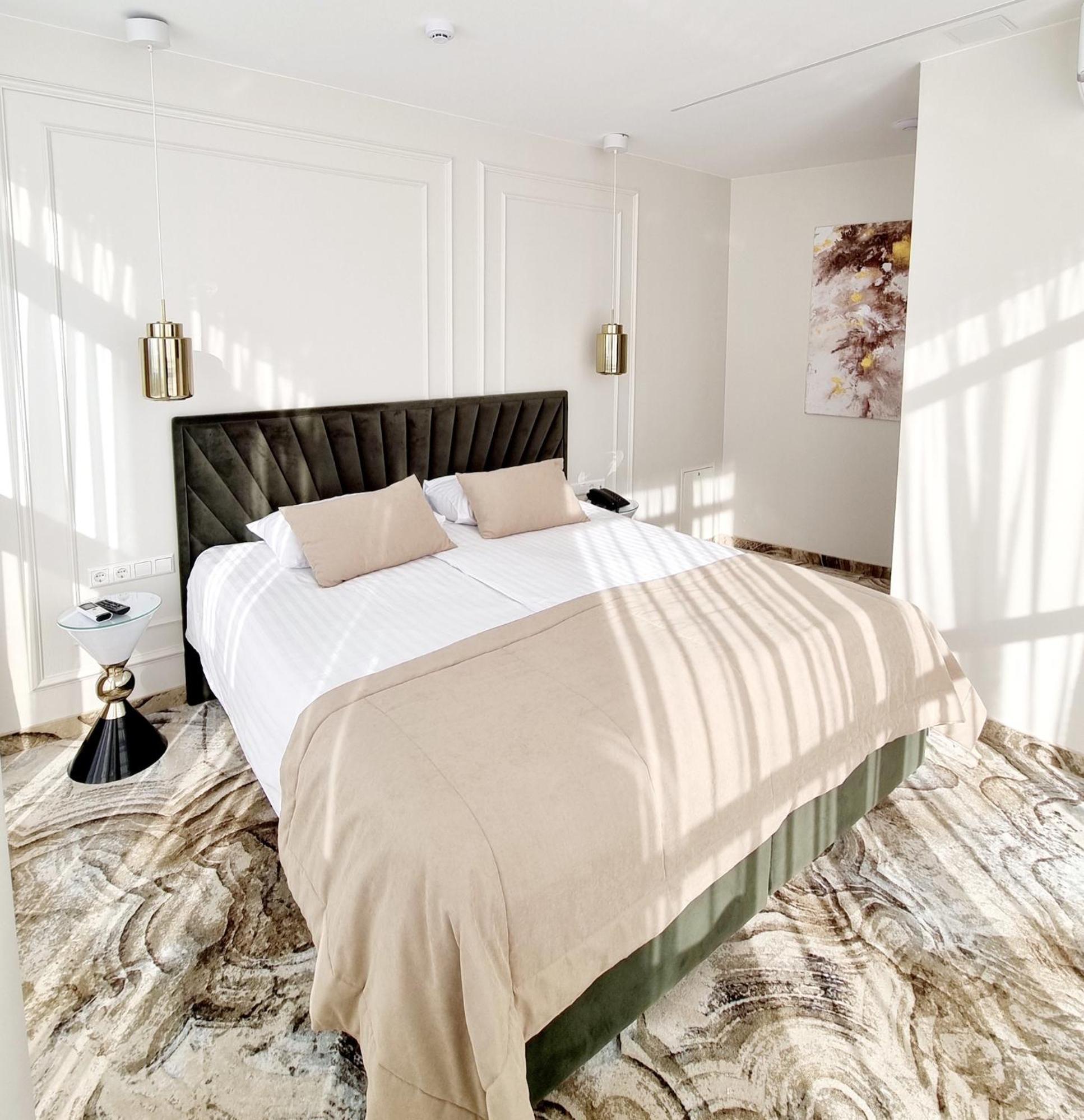 Family Suite with Morning Spa Access - Photo 10