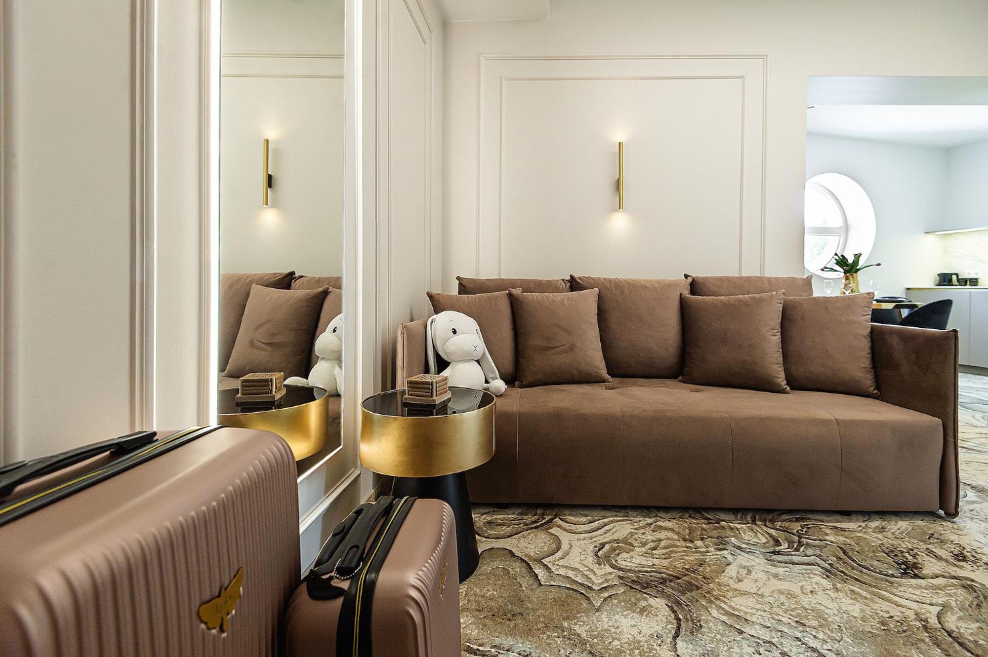 Family Suite with Morning Spa Access - Photo 15