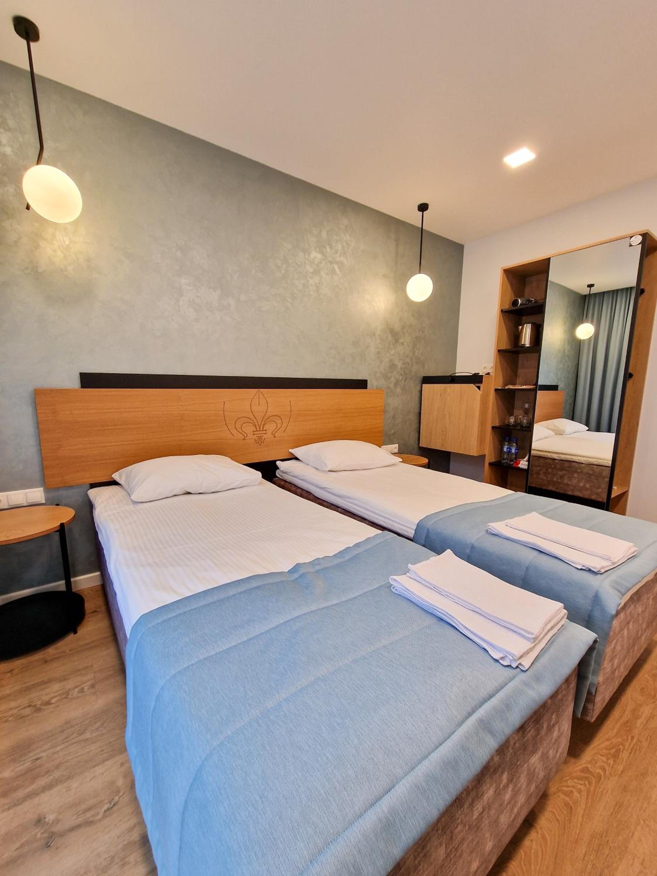 Double or Twin Room with Shower - Photo 5