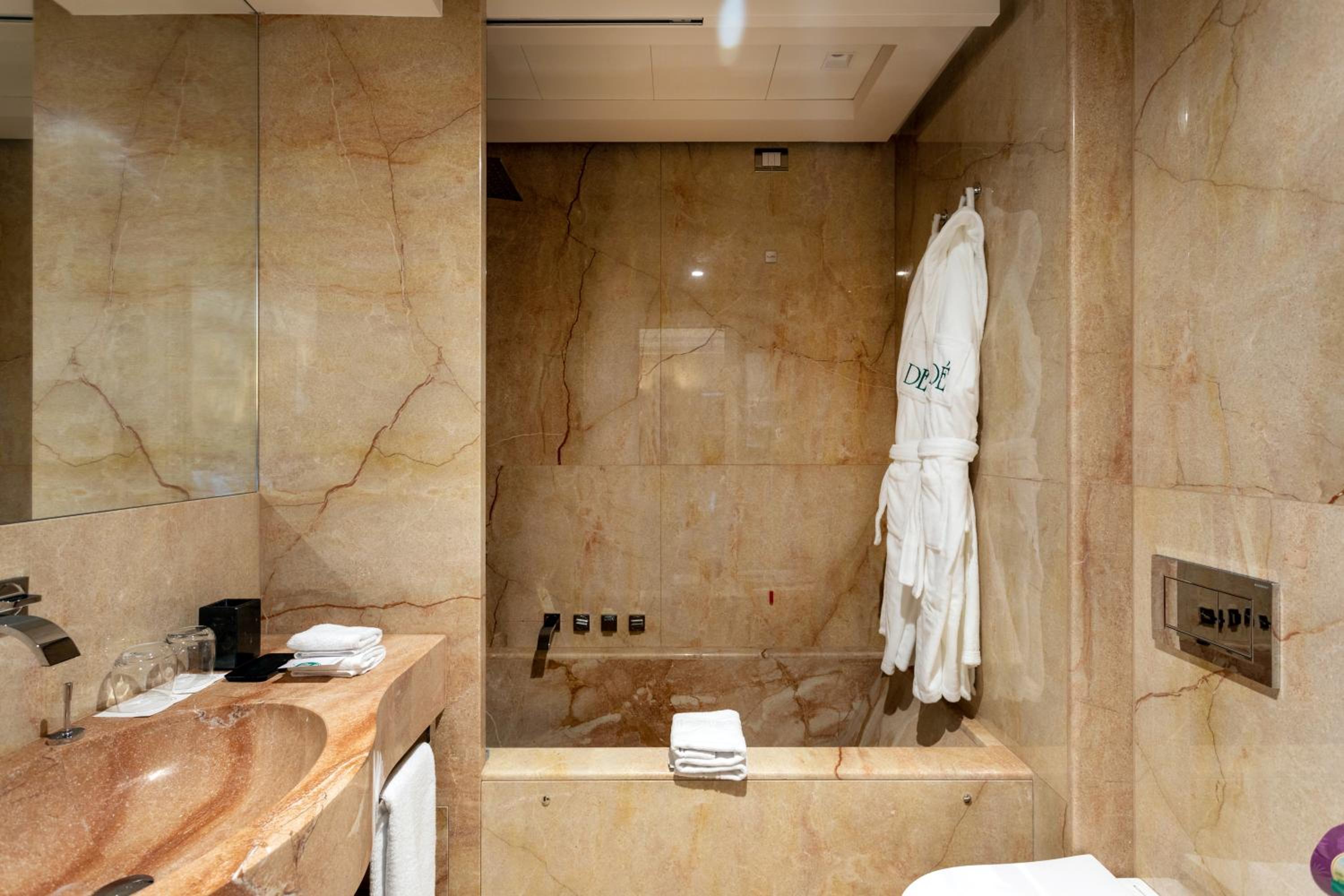 Superior Double or Twin Room with Sea View - Photo 4