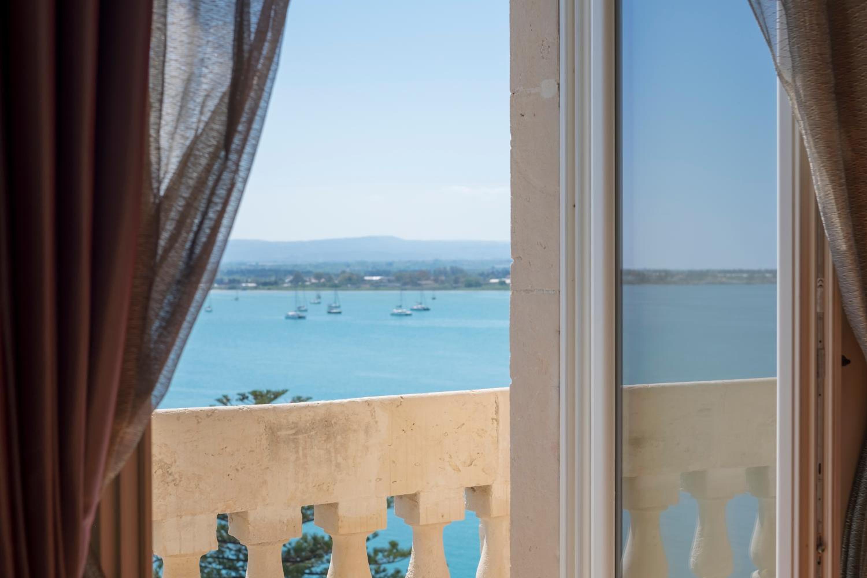 Deluxe Double Room with Sea View - Photo 5