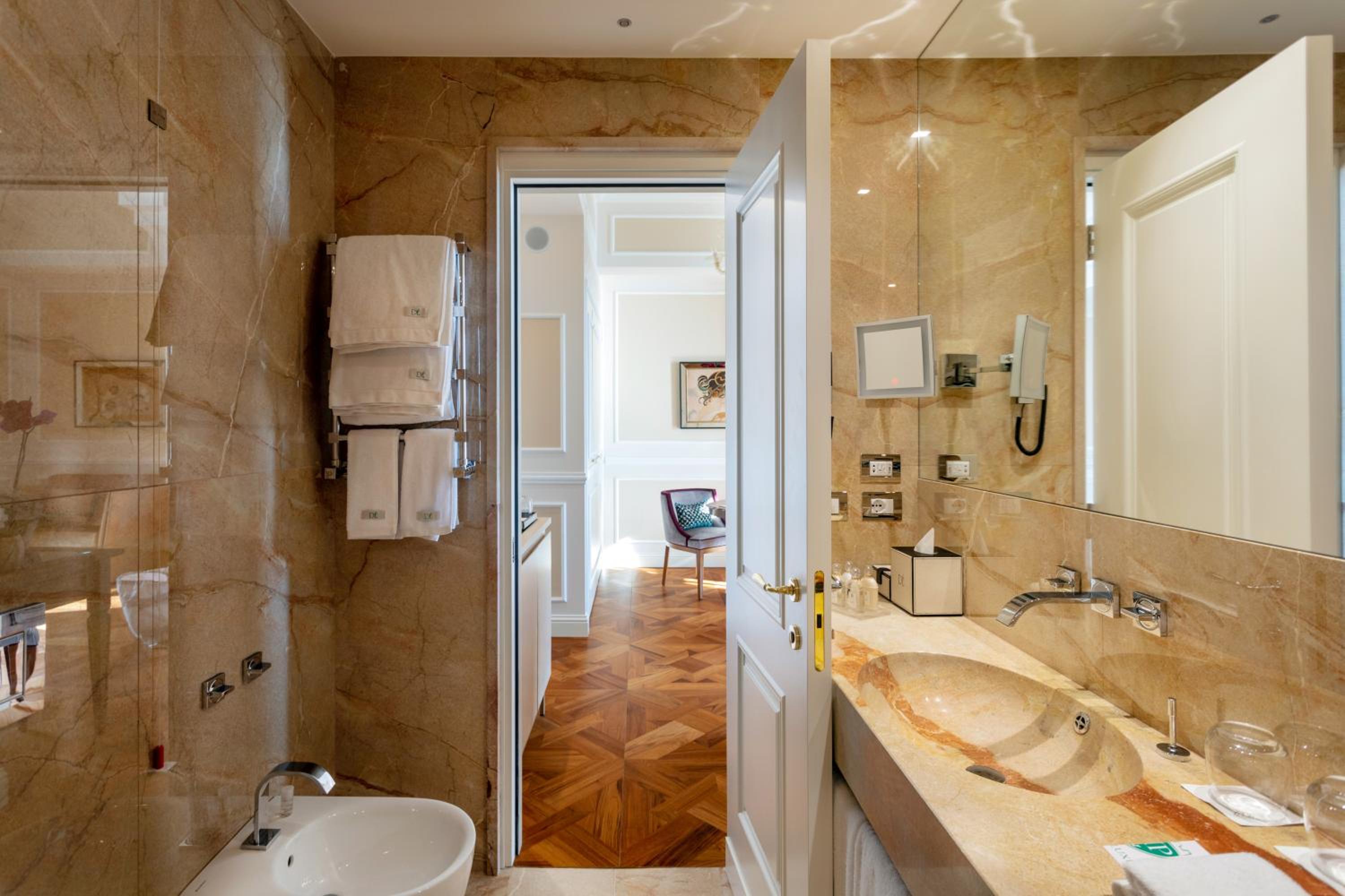 Suite - Photo 6