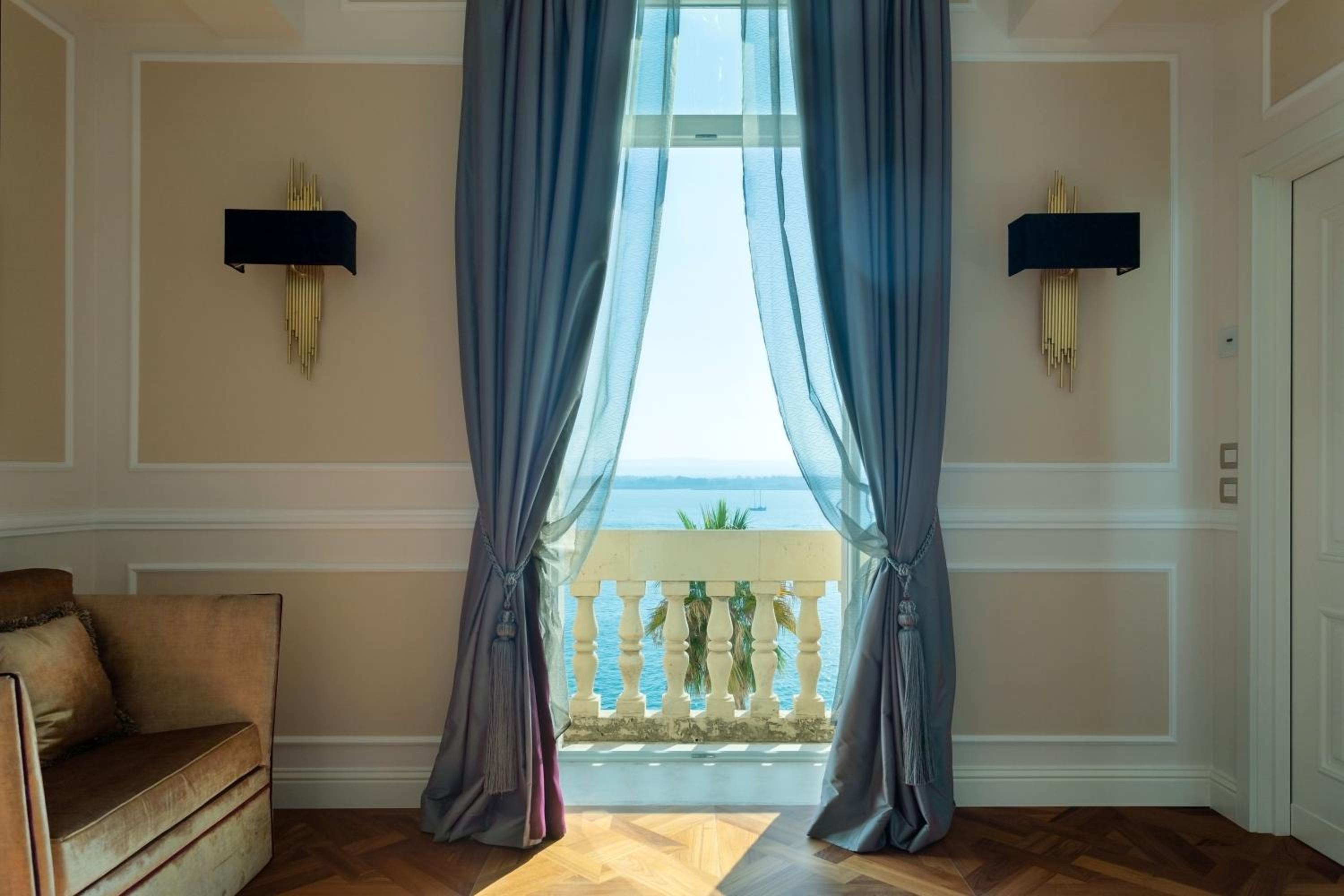 Suite - Photo 5