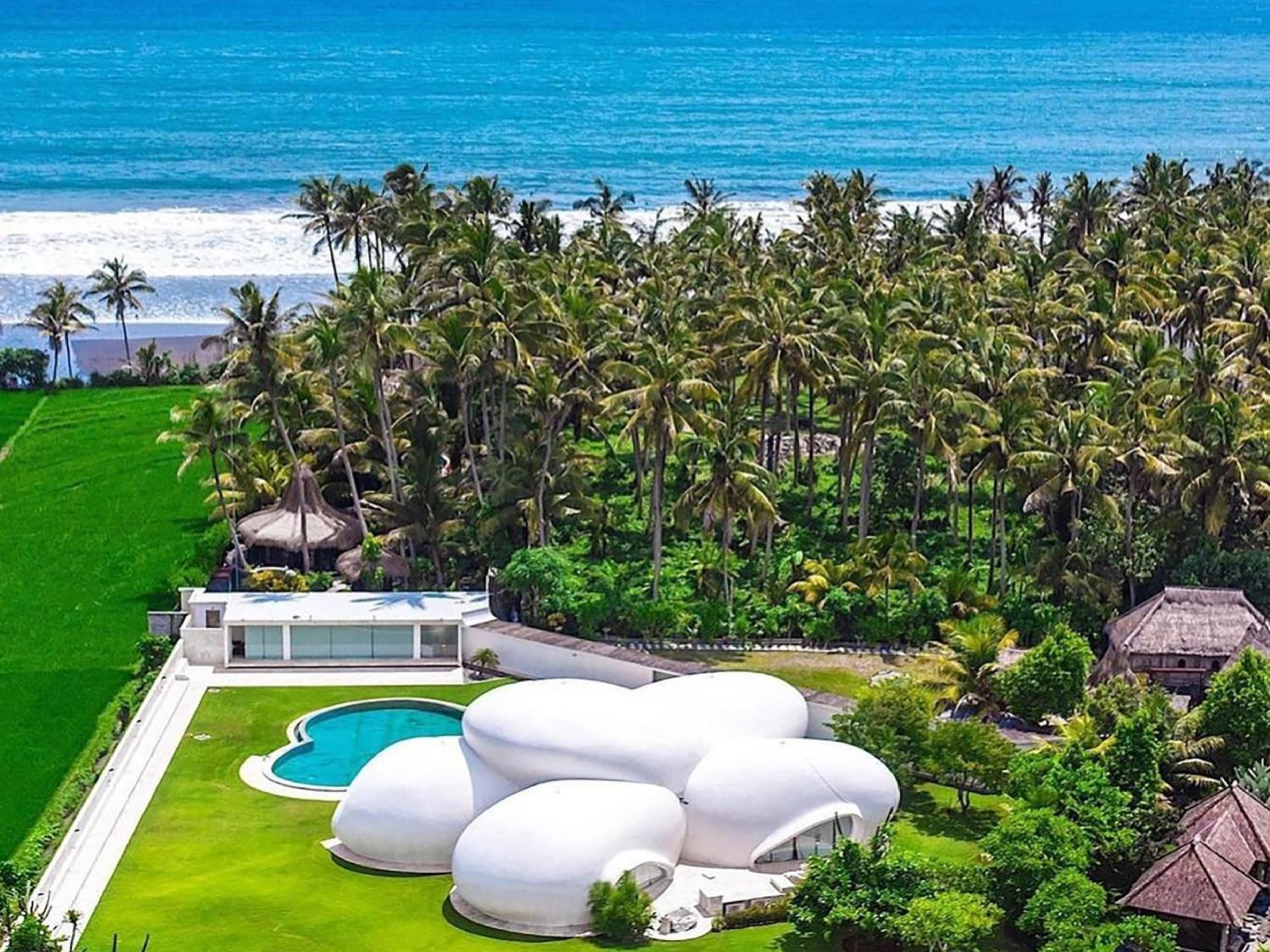 The Cloud Beachfront Villa - Photo 4