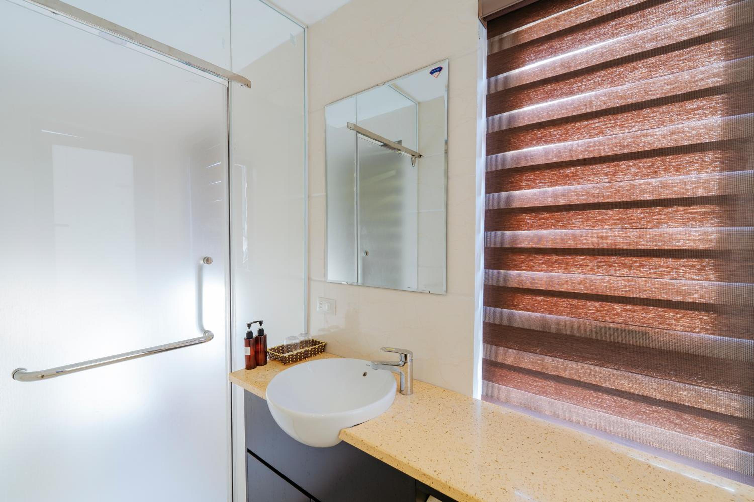 Standard Twin Room - Photo 6
