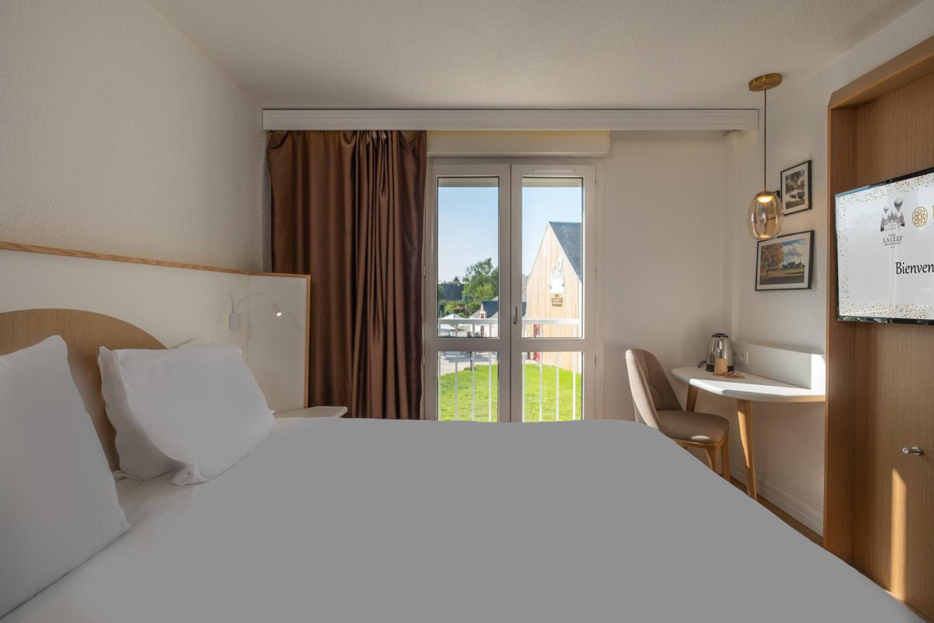 Double Room with Pool View photo 3