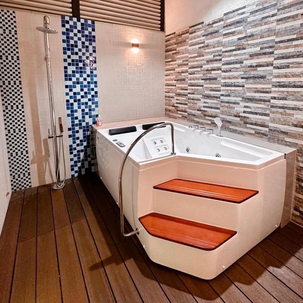 King Suite with Spa Bath photo 3