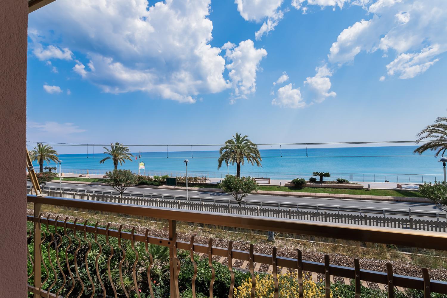 One-Bedroom Apartment with Sea View photo 3