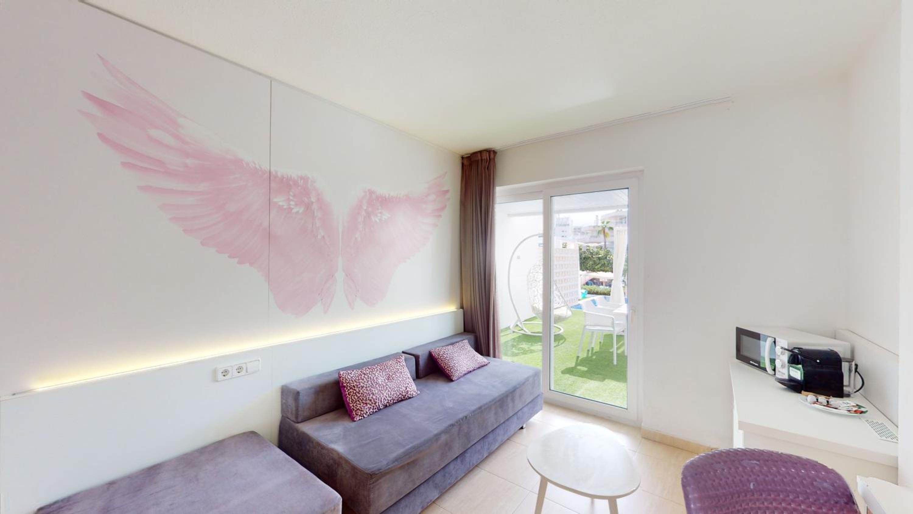 One-Bedroom Apartment with Garden View and Swim Up