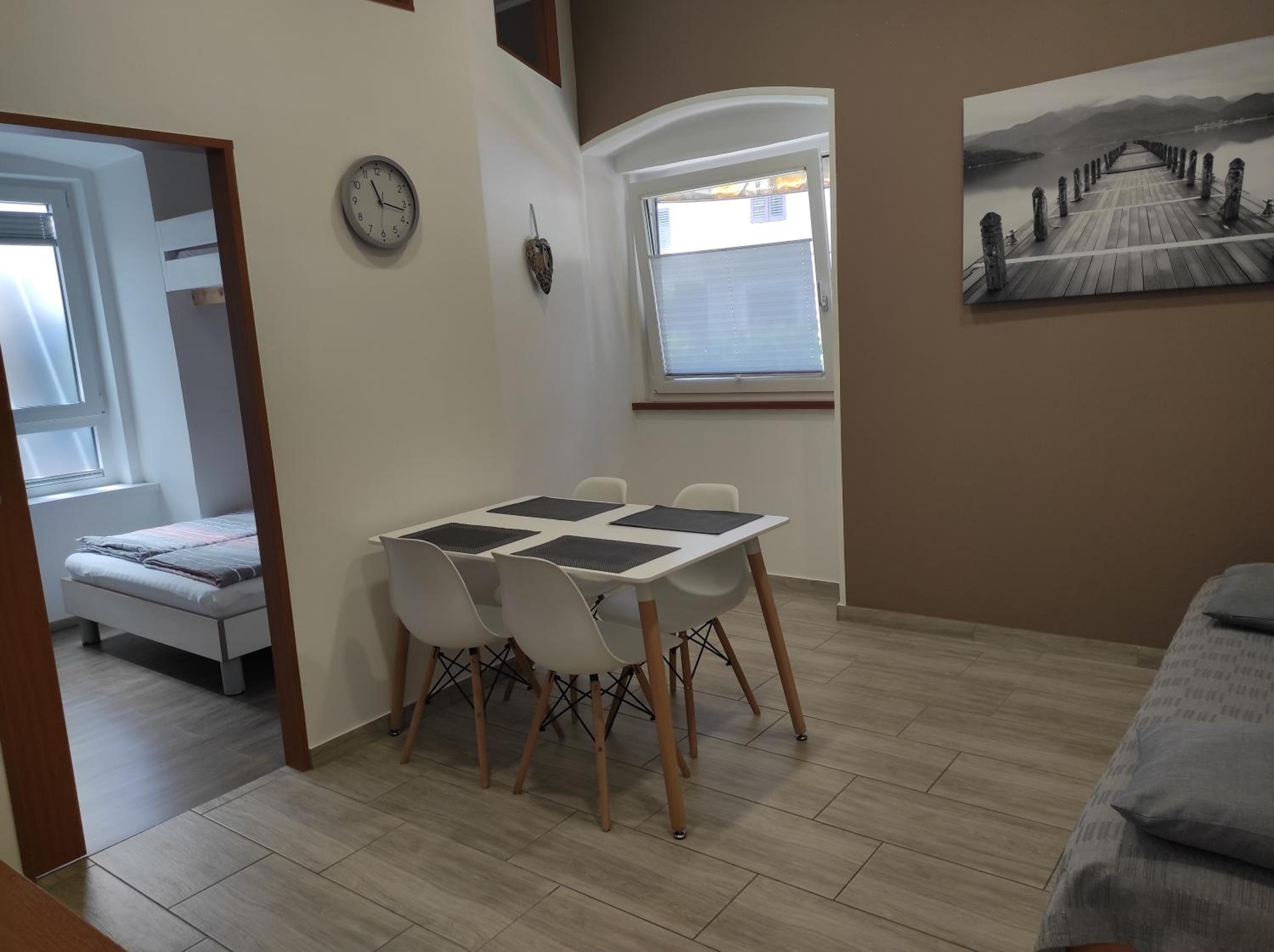 One-Bedroom Apartment - Photo 2
