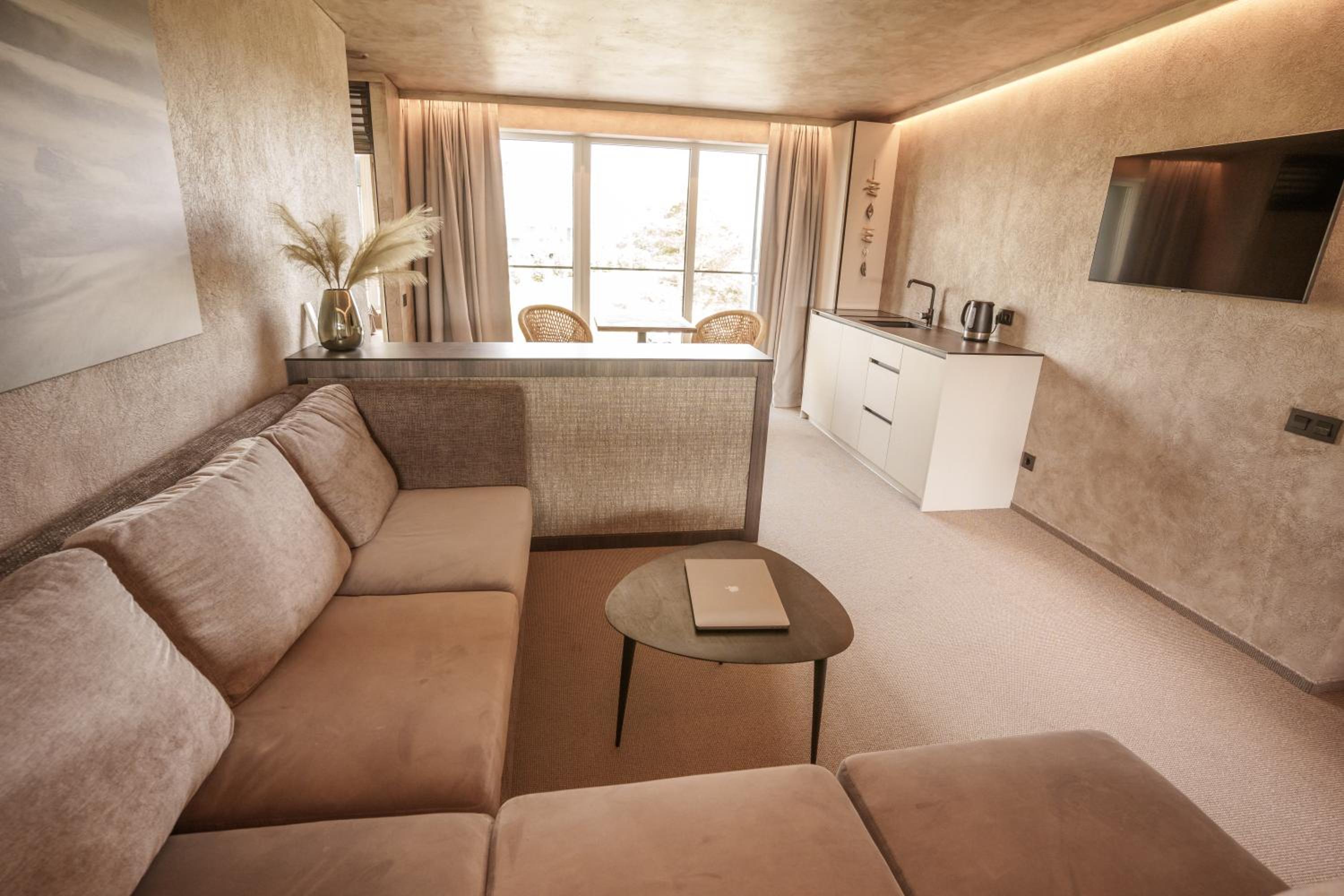 Deluxe Apartment - Photo 9