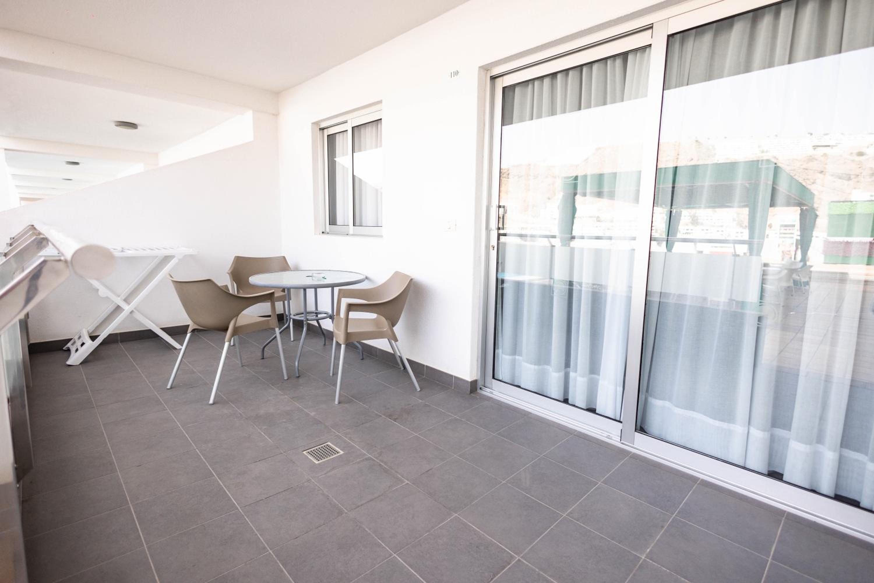 Classic One bedroom apartment with terrace - Photo 4