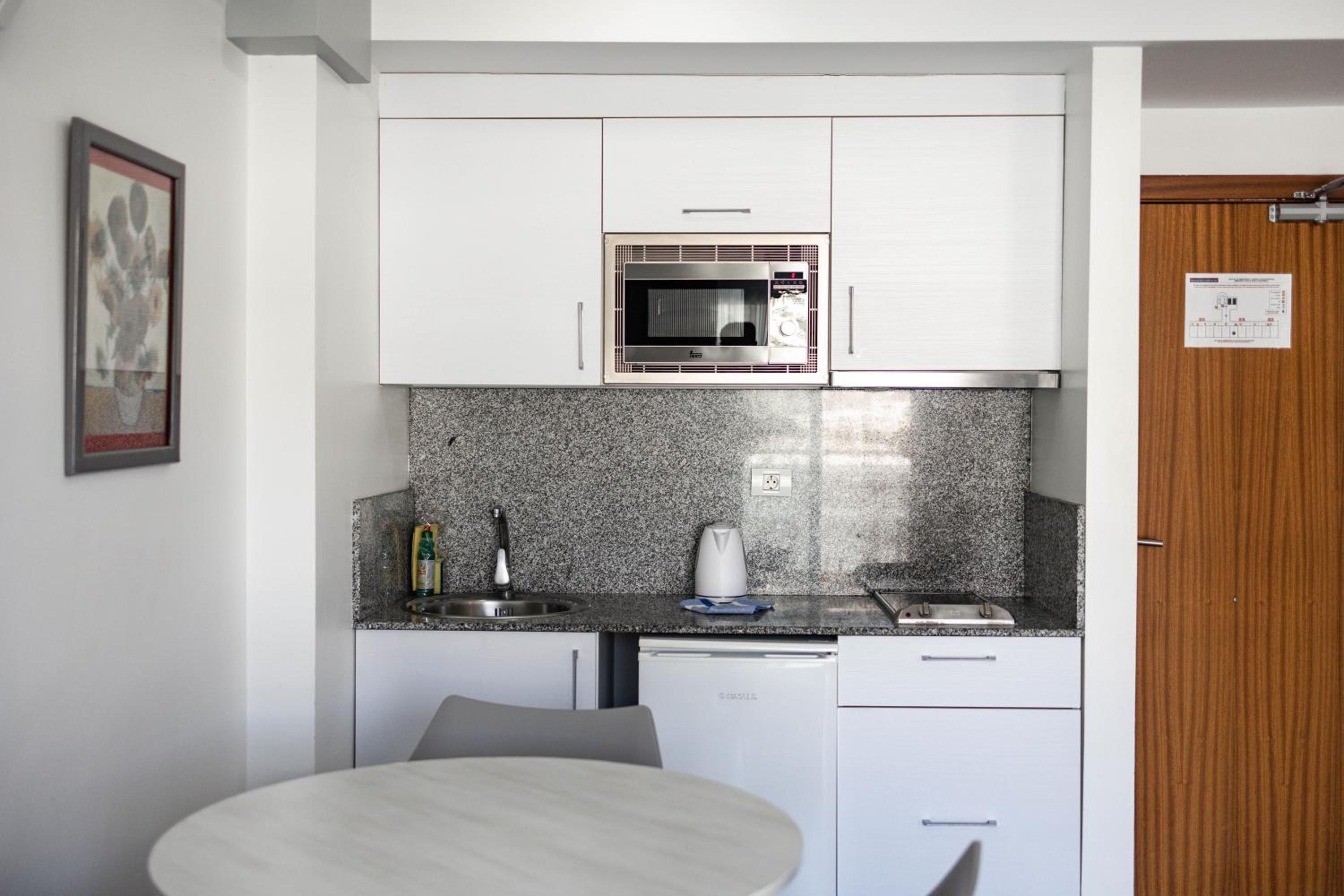 Apartment with Balcony - Photo 5