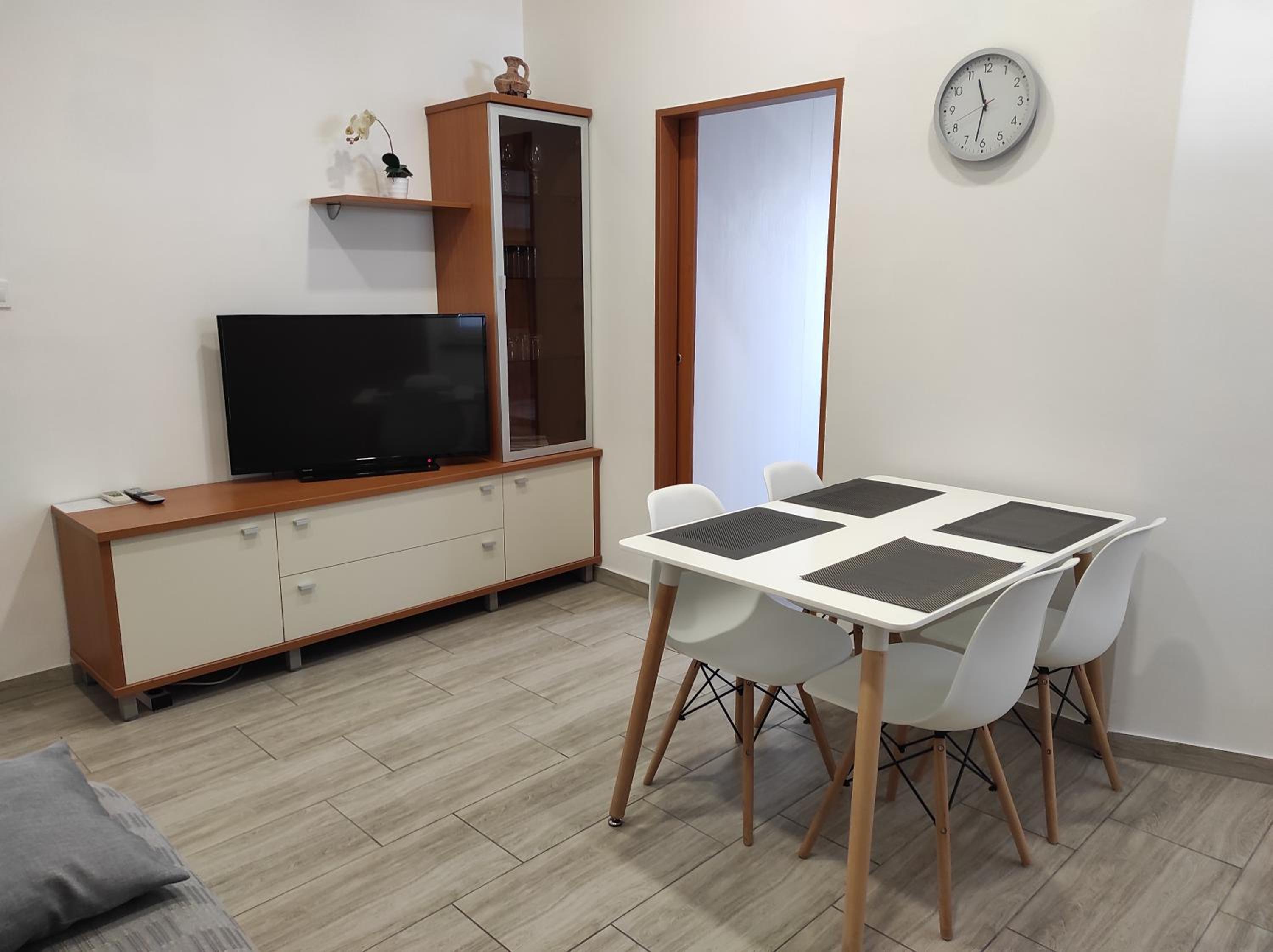 One-Bedroom Apartment - Photo 8